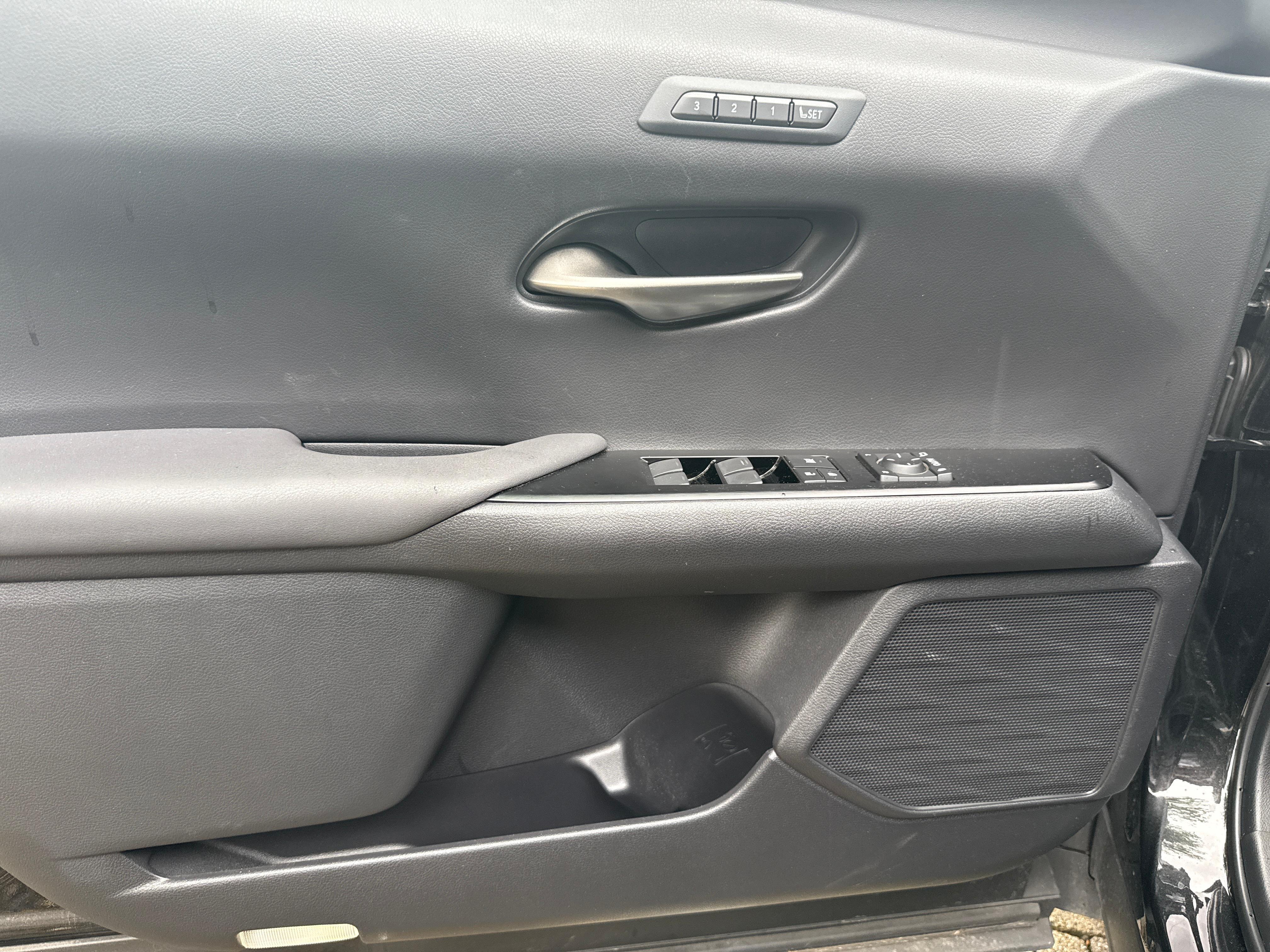 LEXUS UX 250h F-Sport_15