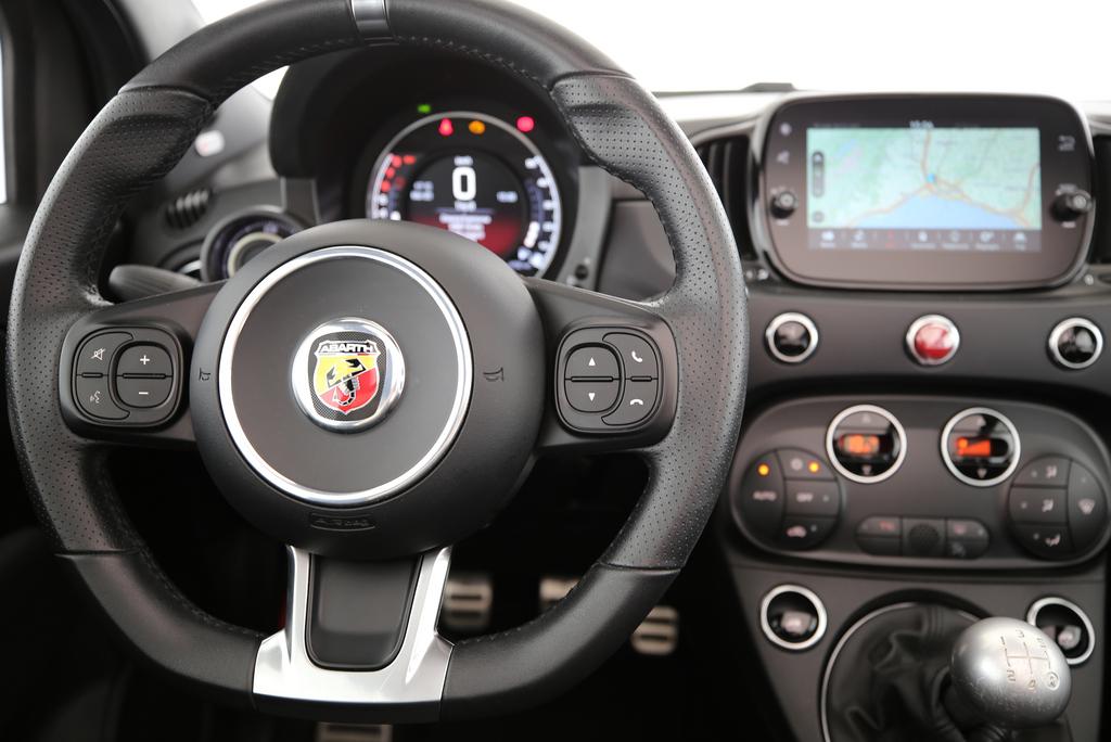 Fiat 595 C Abarth 1.4 T-Jet 165 Premium_4