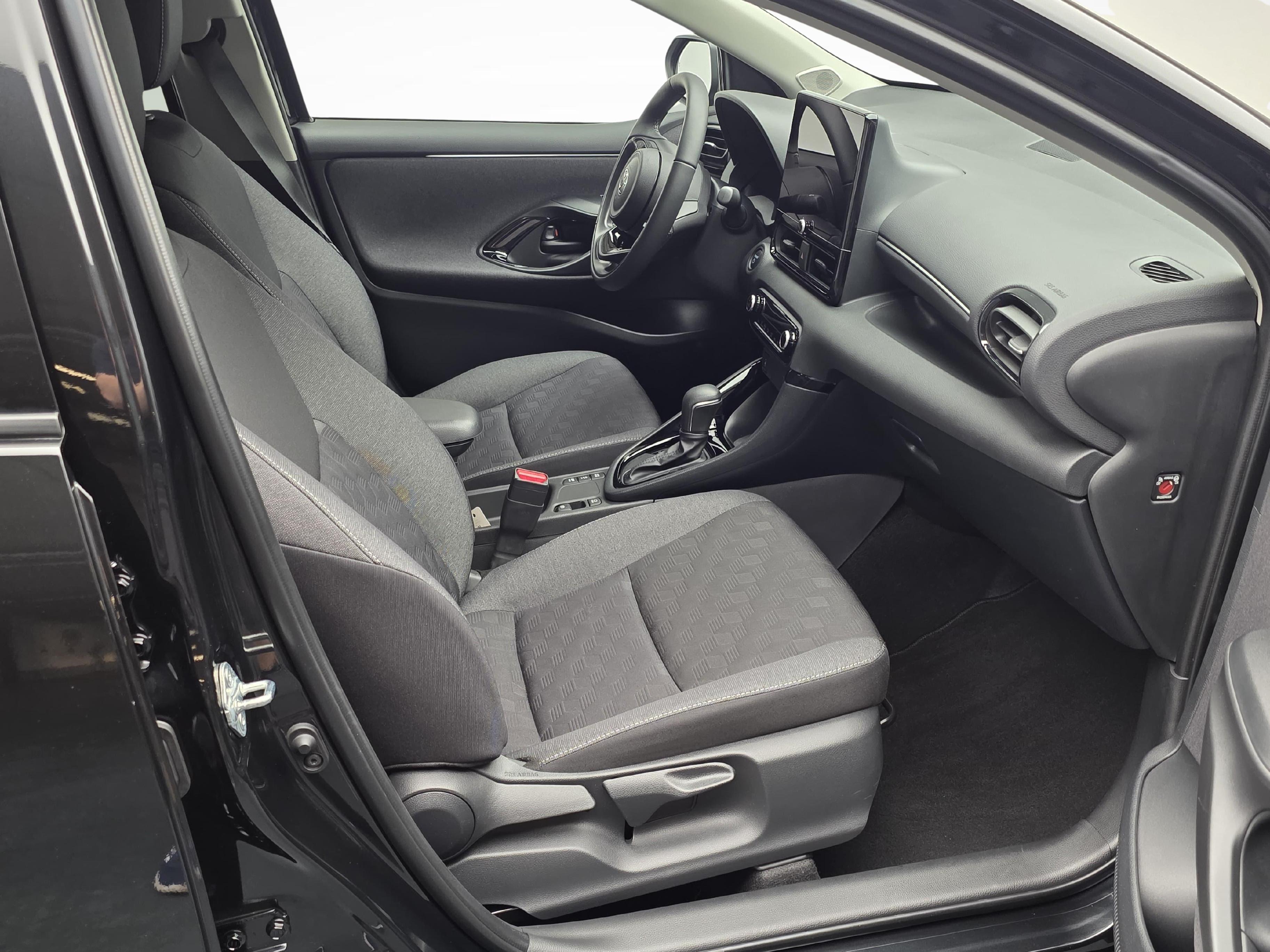 Toyota Yaris 1.5 VVT-i HSD Trend_10