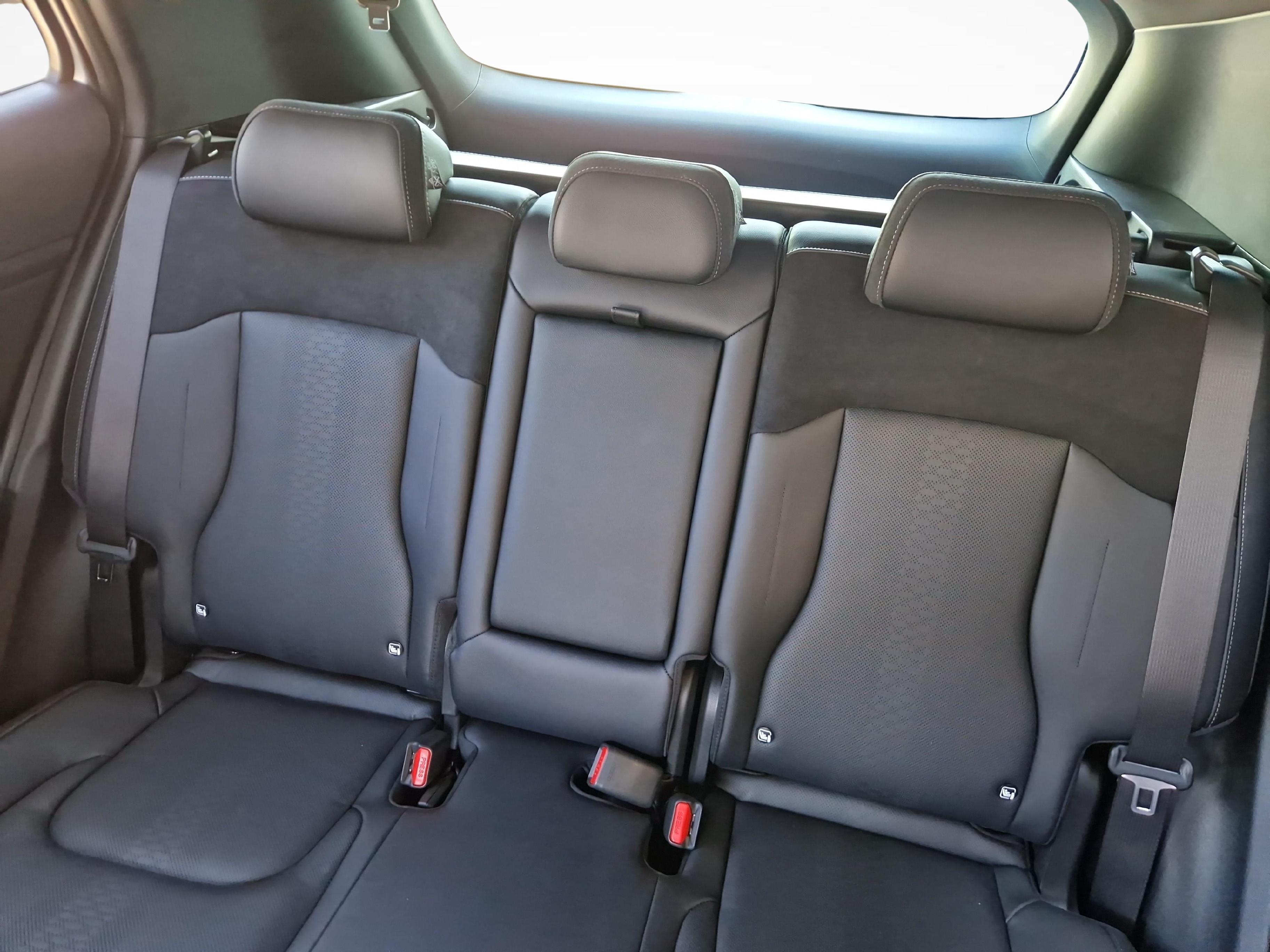 KIA Sportage 1.6 T-GDi Hybrid Black Edition_11