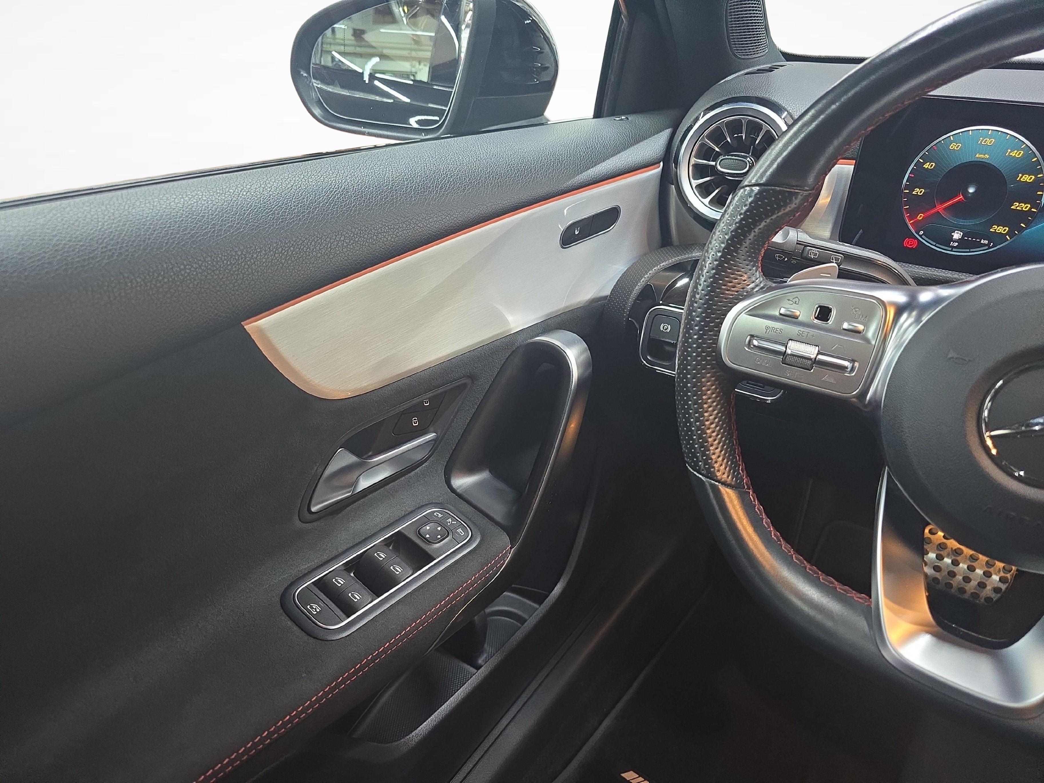 MERCEDES-BENZ A 180 Night Star AMG Line_8