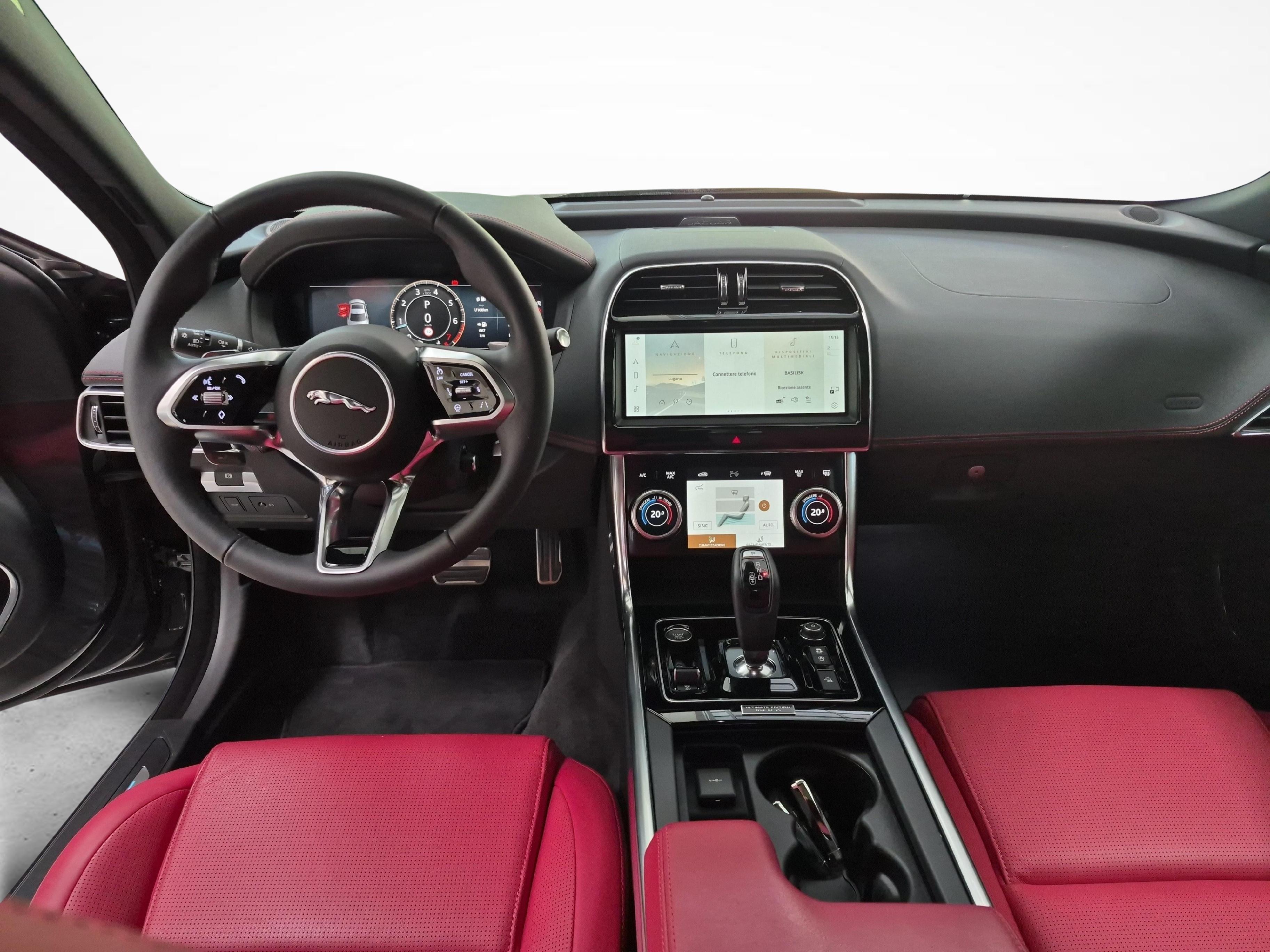 JAGUAR XE 2.0 T 300 Sport AWD - Gancio traino elettrico & Ruote invernali inclusi_9