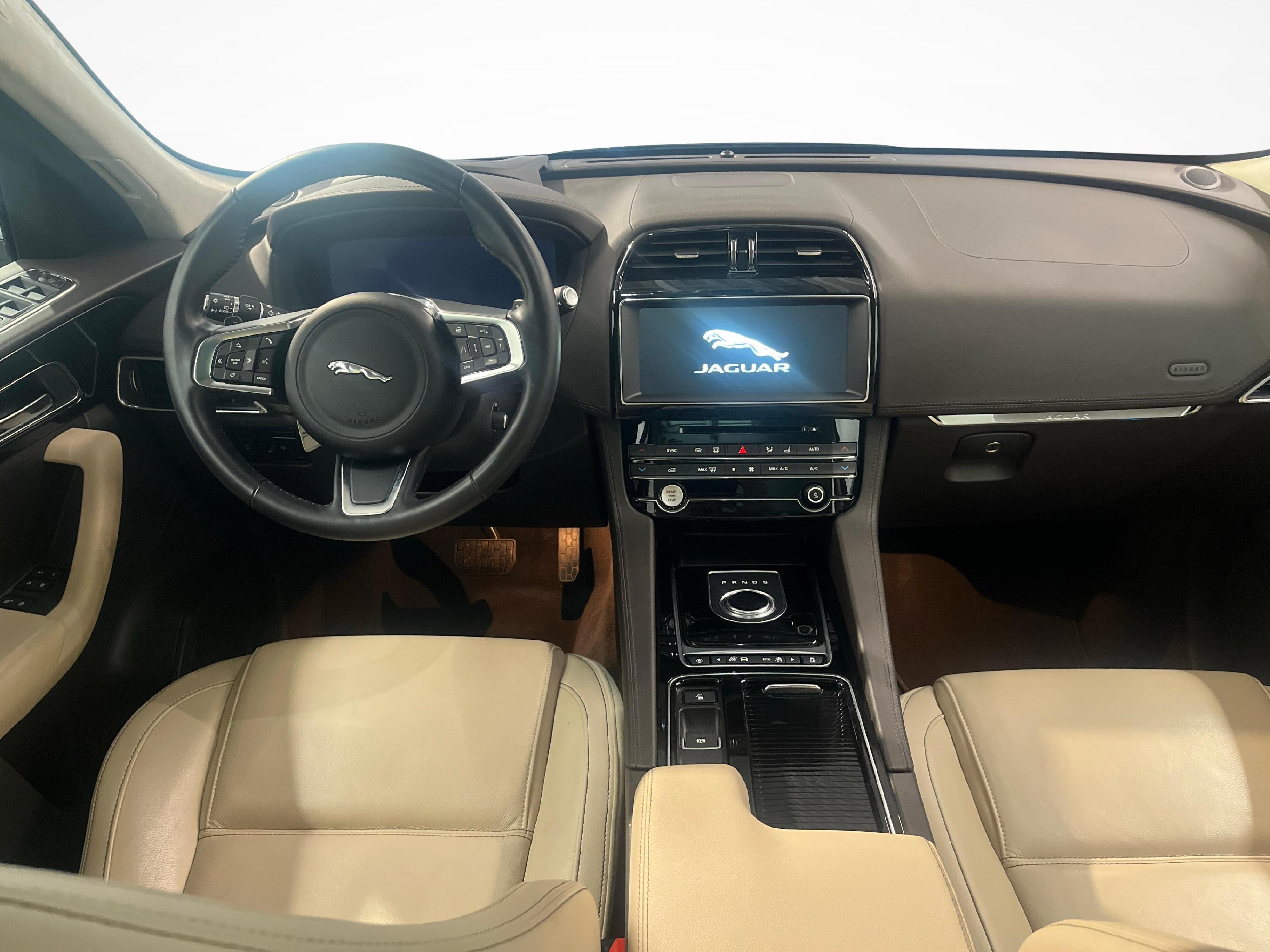 JAGUAR F-Pace 2.0 D 180 Prestige AWD_9