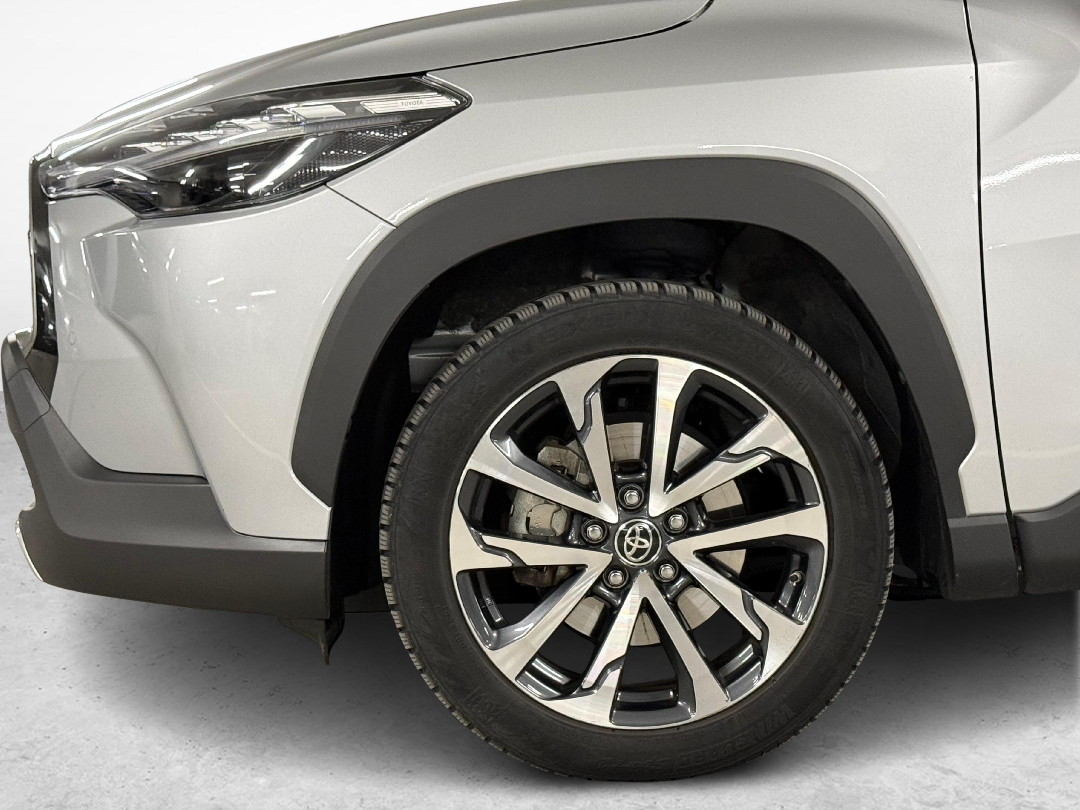 Toyota Corolla Cross 2.0 HSD Trend AWD-i_9