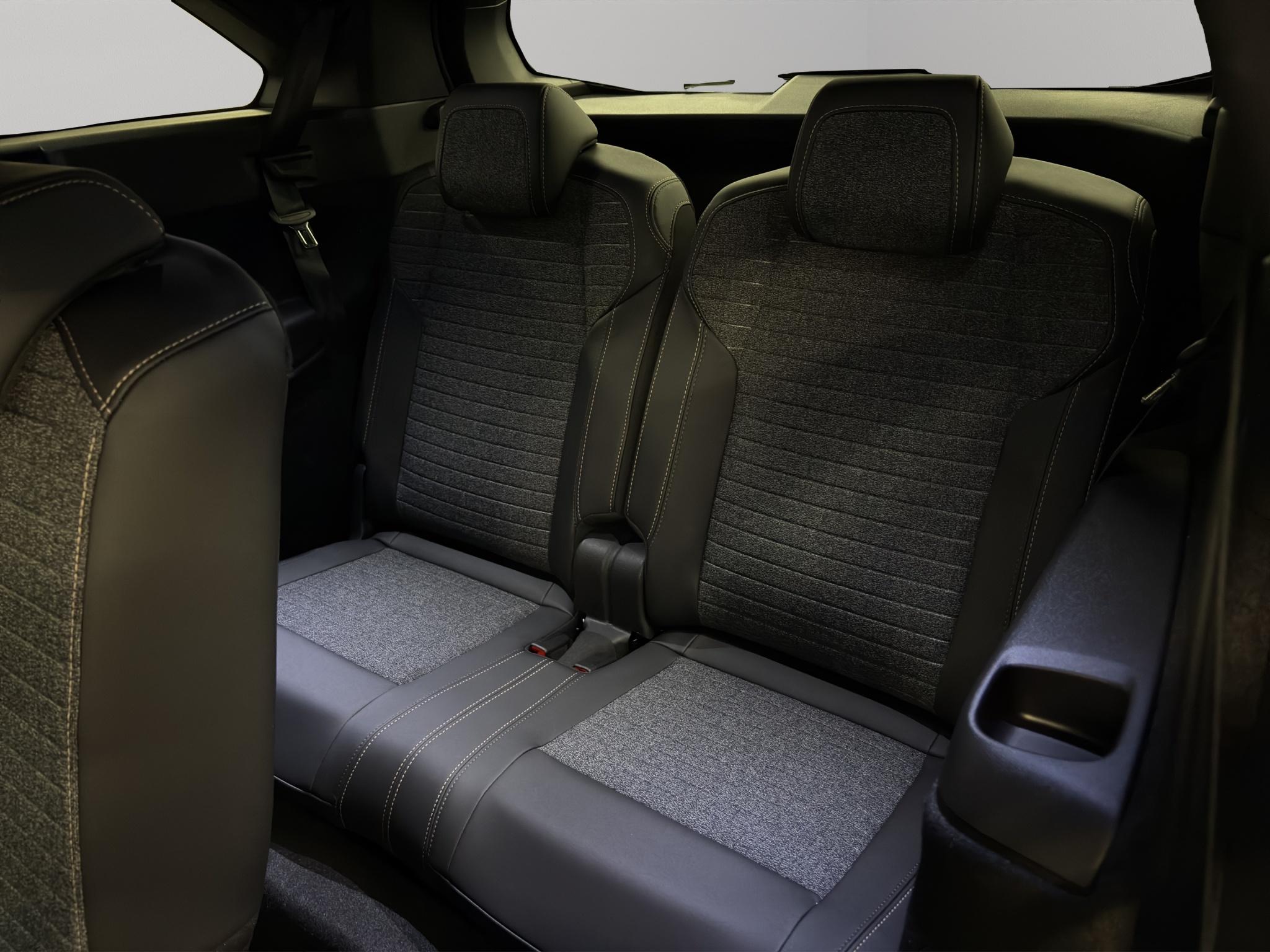 Peugeot 5008 1.2 Hybrid Allure Premium_12