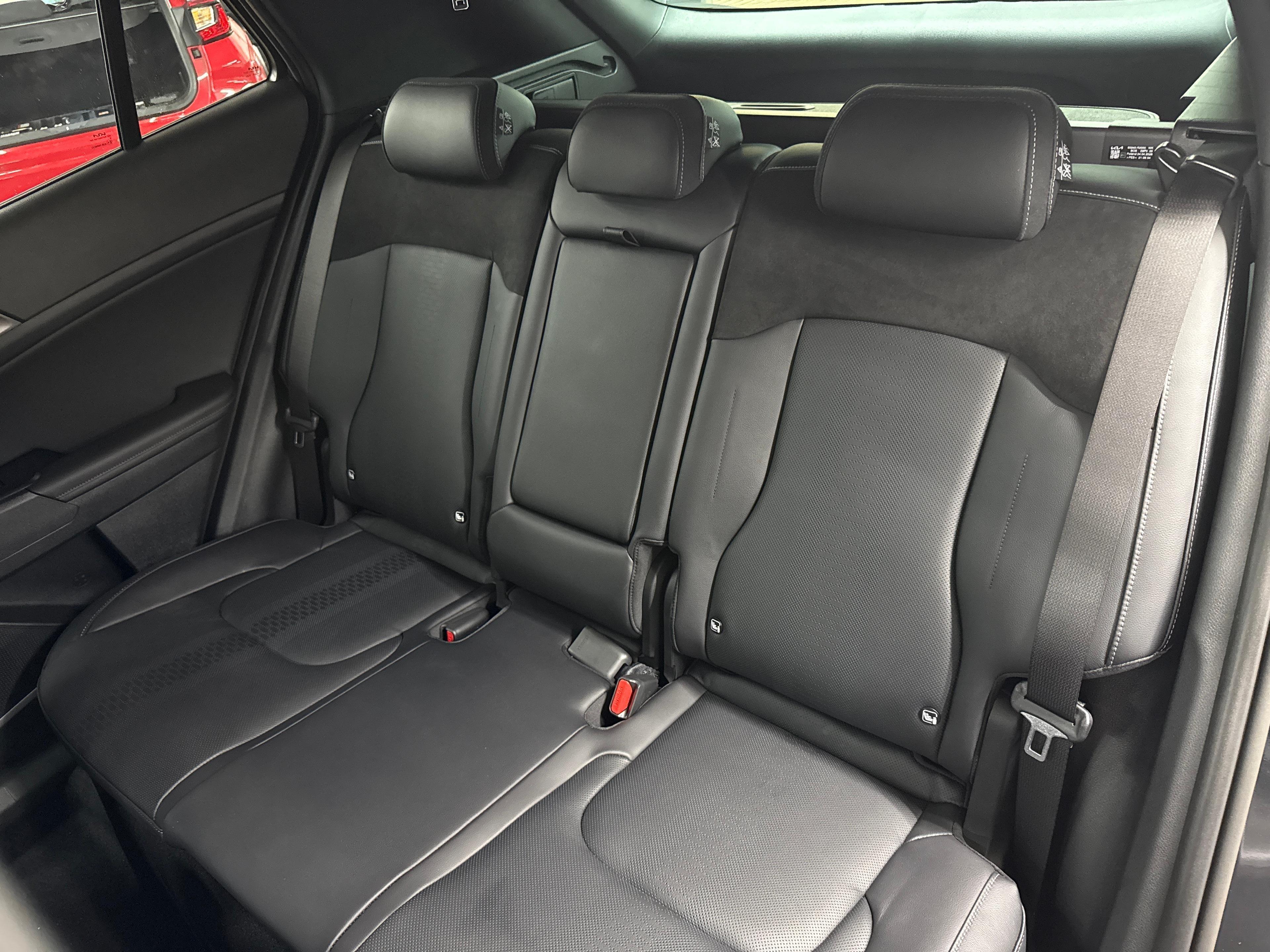 KIA Sportage 1.6 T-GDi Hybrid Black Edition_11