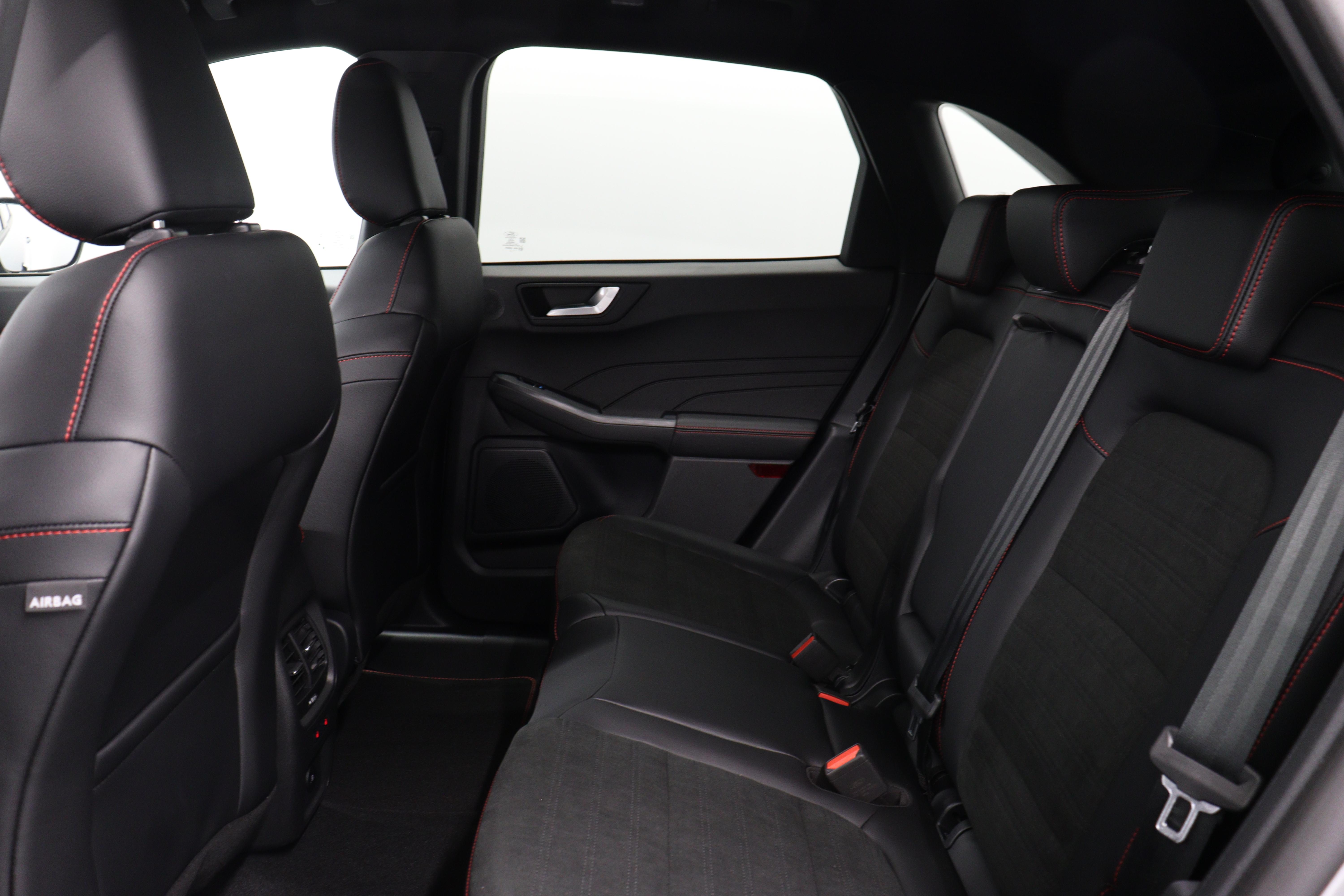 Ford Kuga 2.5 Plug-in Hybrid ST-Line_11