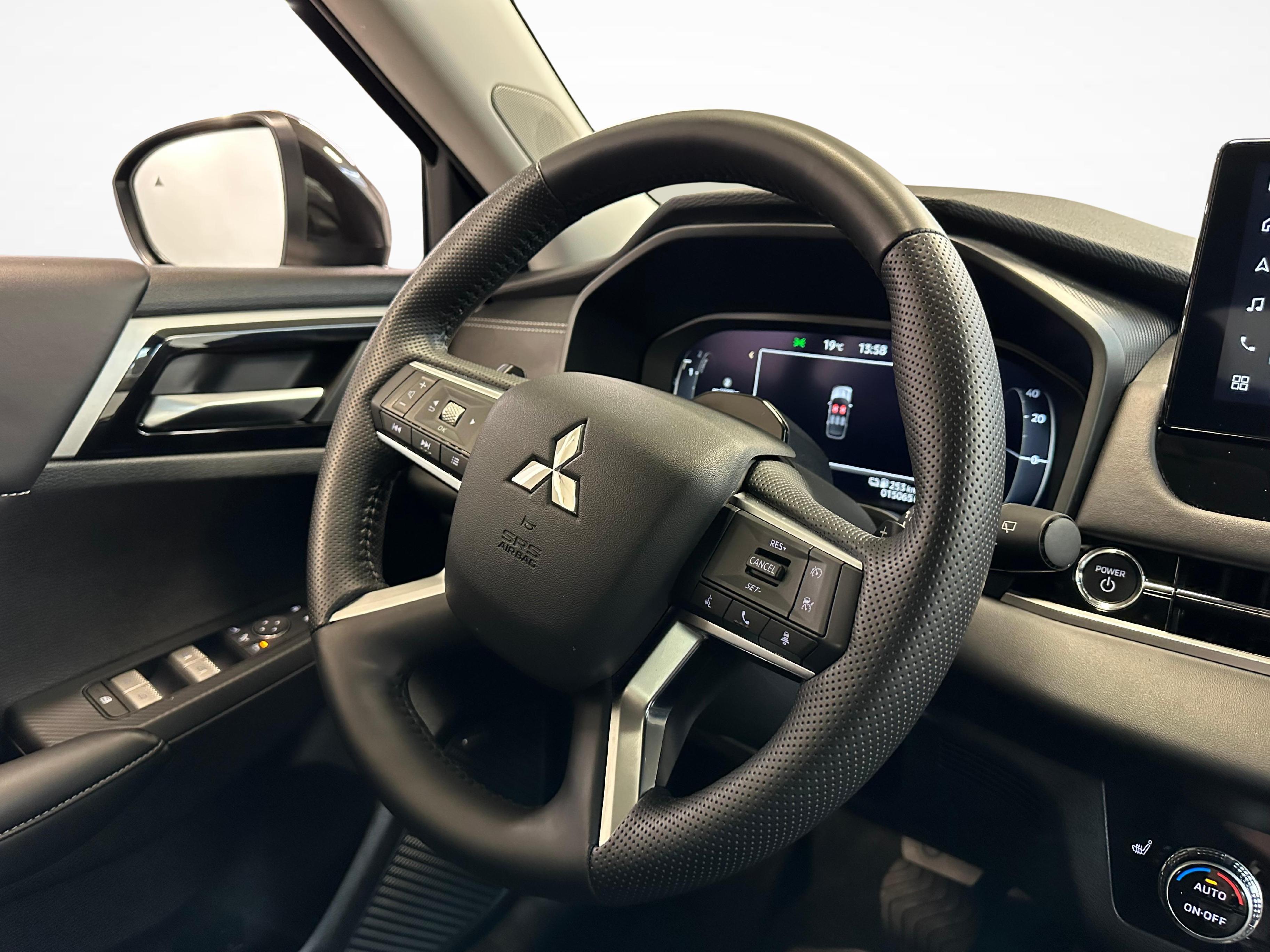 Mitsubishi Outlander 2.4 PHEV Intense 4x4_7