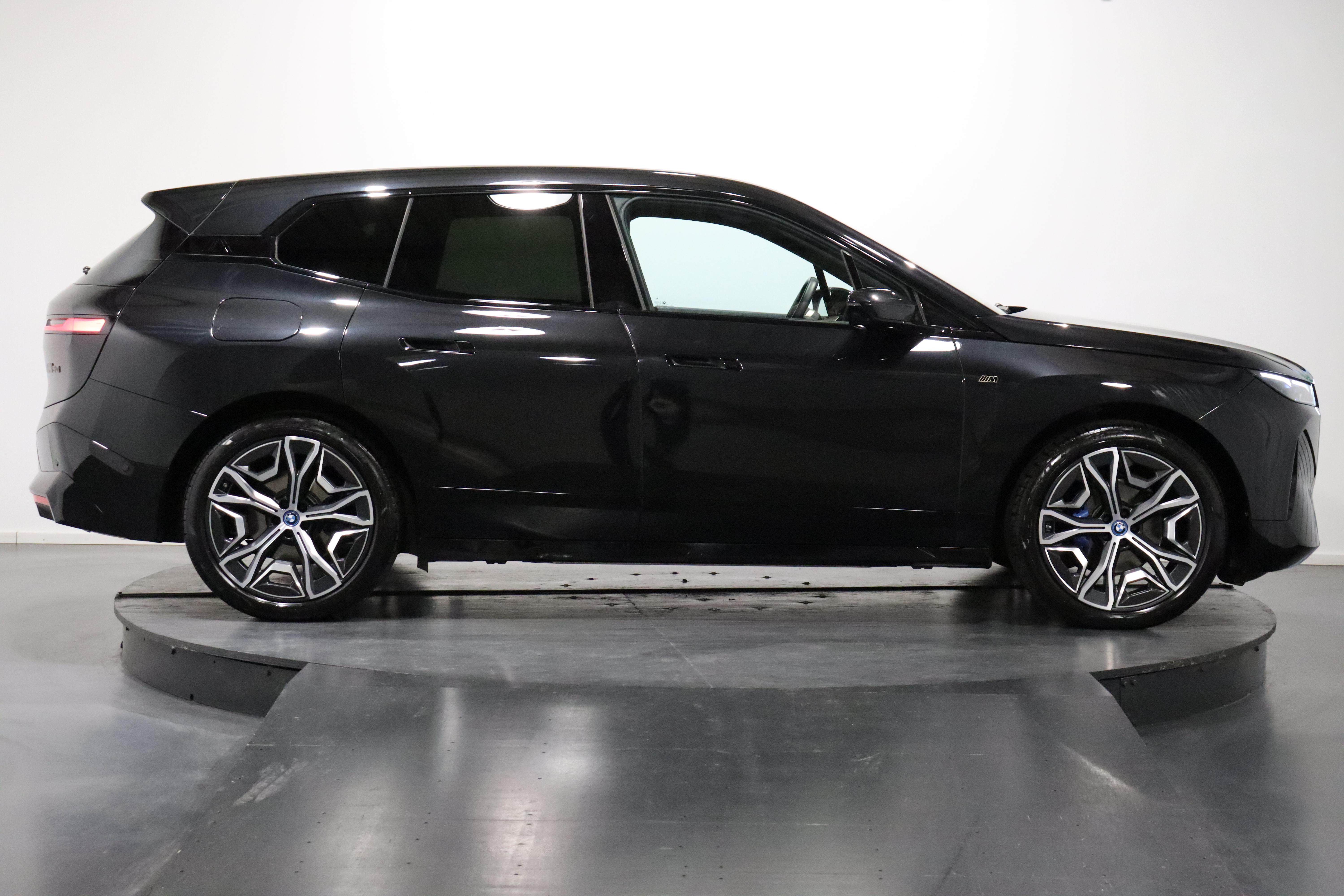 BMW iX M60_3