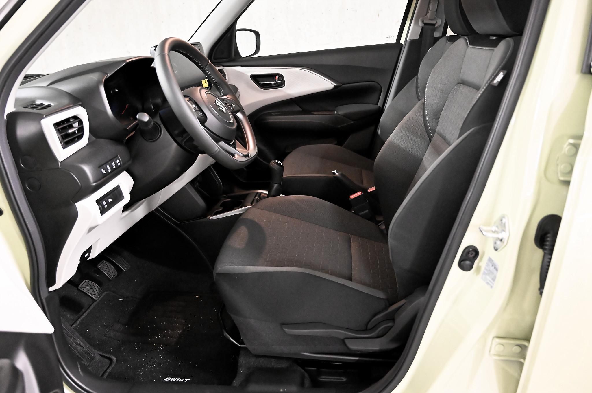 Suzuki Swift 1.2 Sakura Top Hybrid 4x4_3