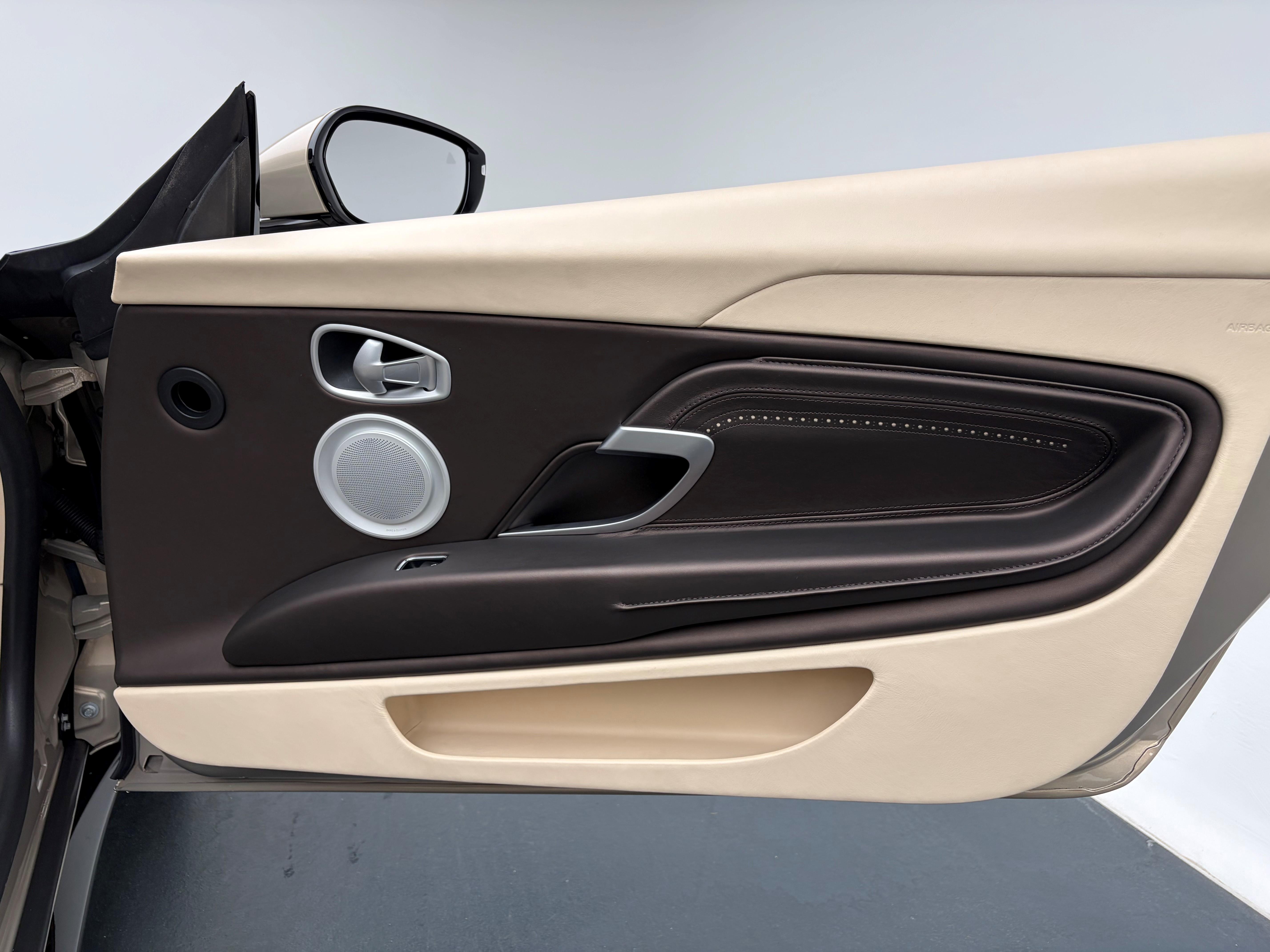 Aston Martin DB11 Volante 4.0 V8 Bi-Turbo_17