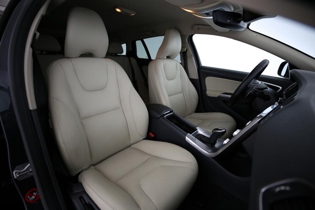 Volvo V60 2.4 D4 Summum AWD_11