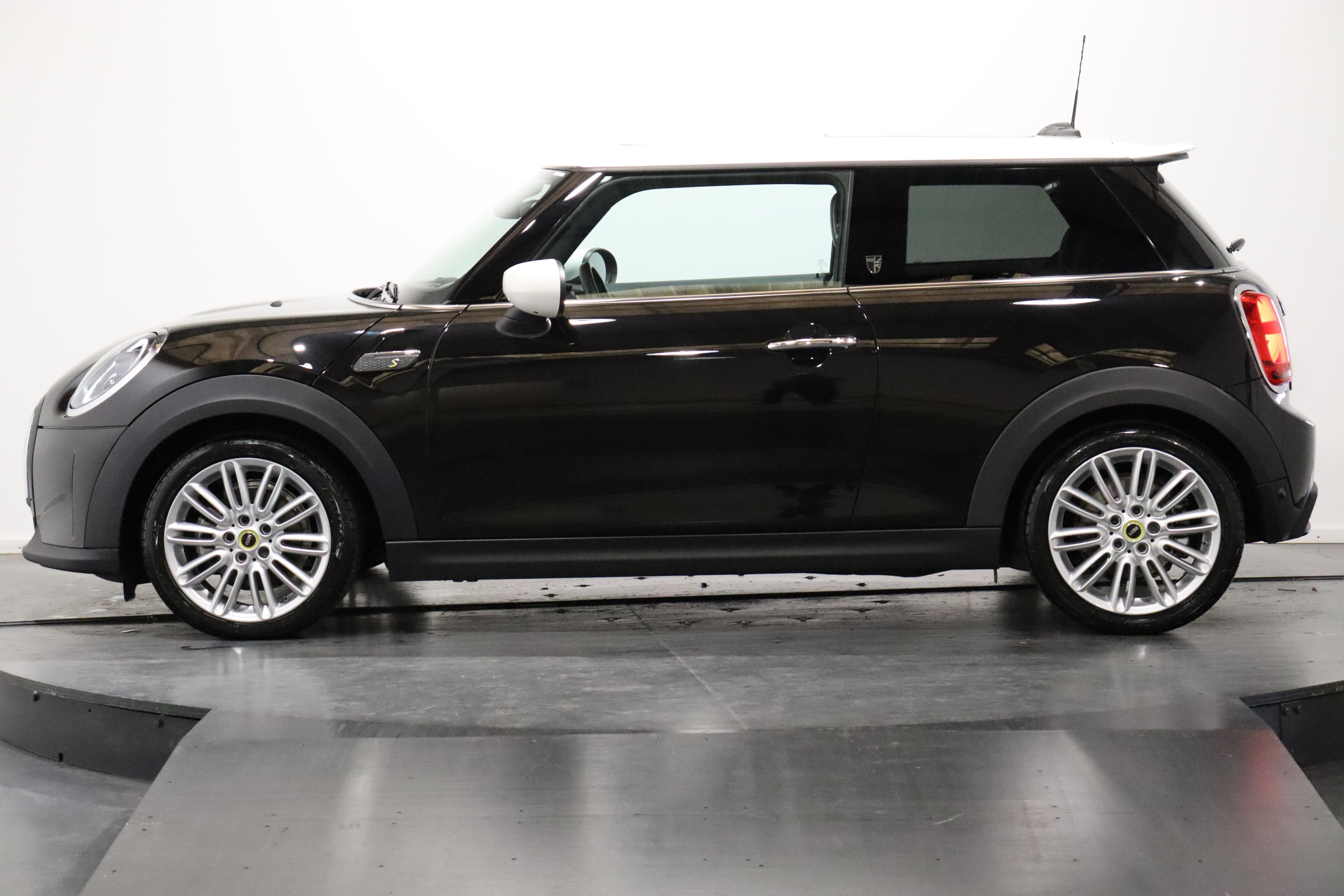 MINI F56 Cooper SE_3