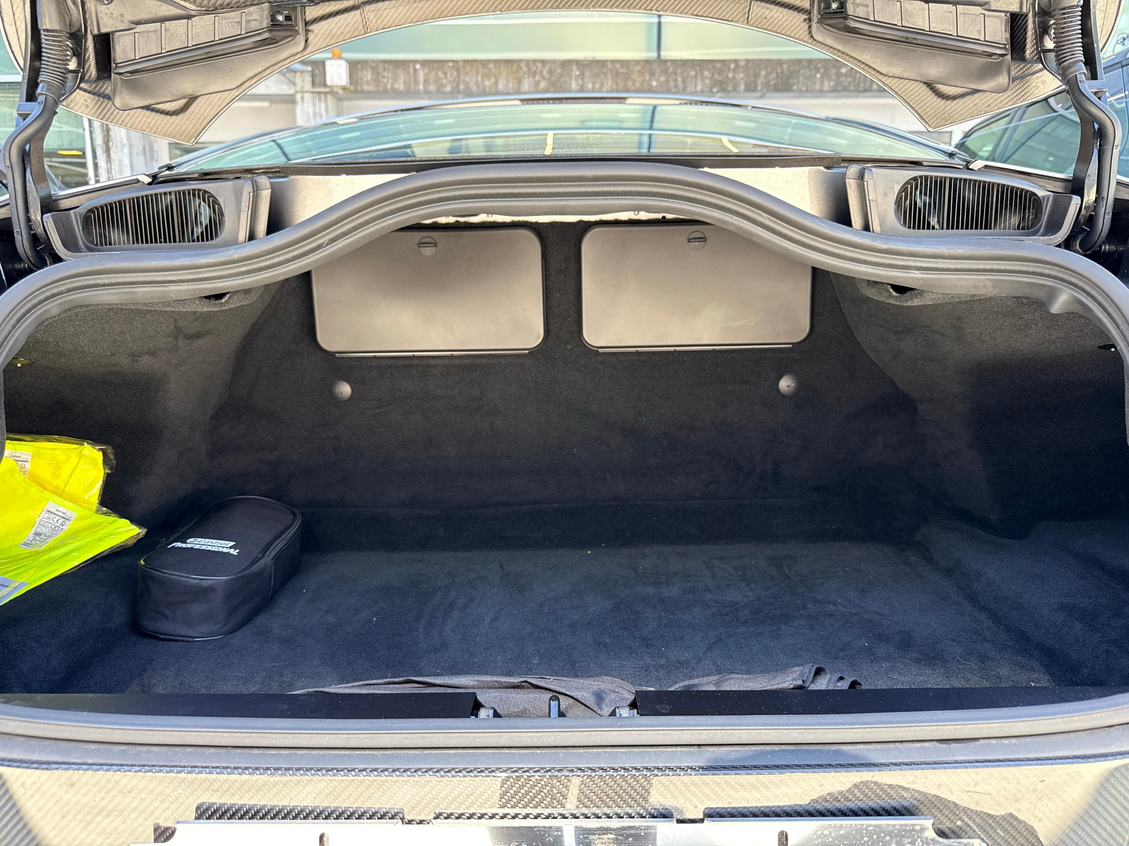 Aston Martin DBS Superleggera Coupé 5.2 V12 Bi-Turbo_12