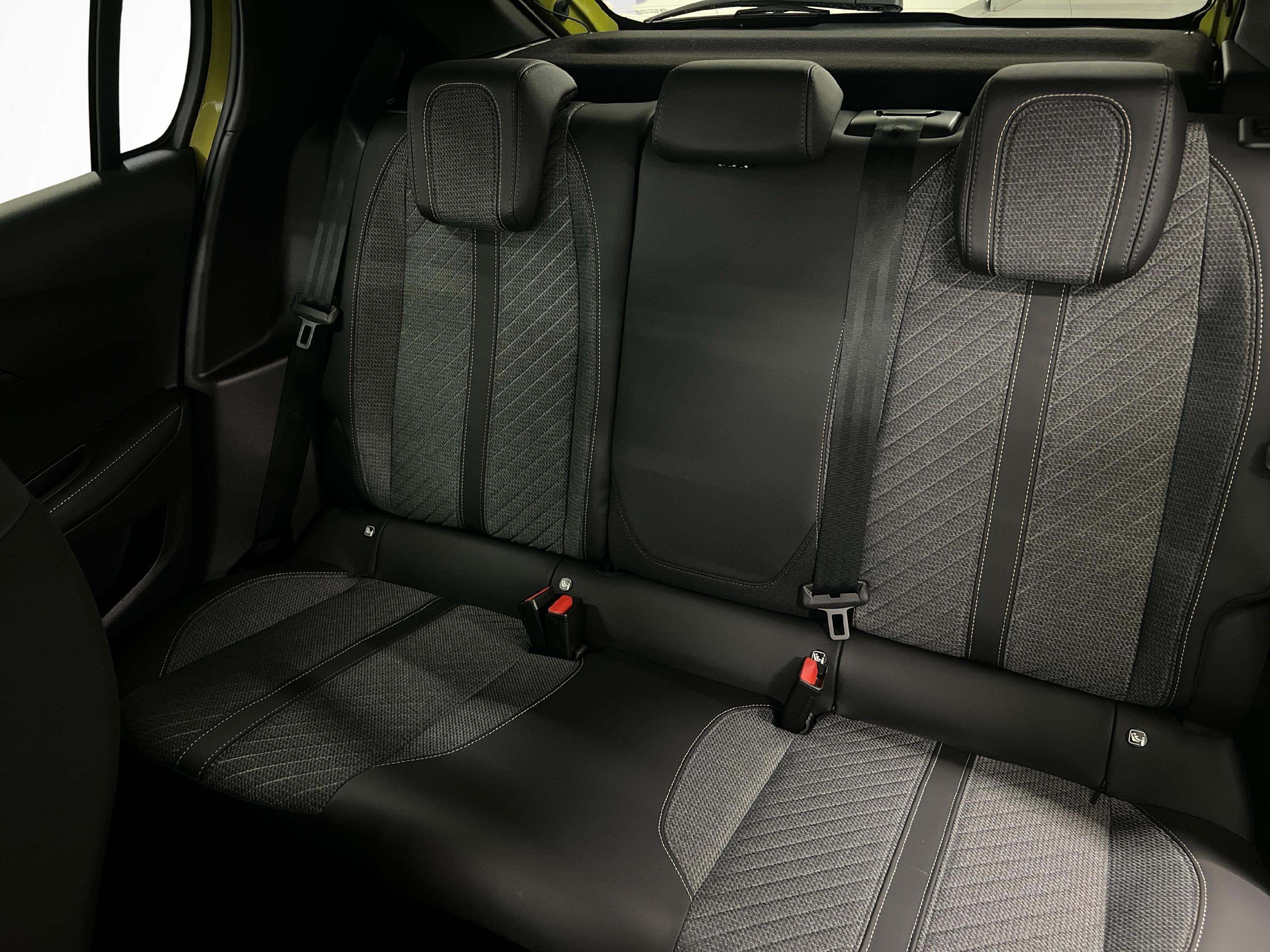 Peugeot 208 1.2 Hybrid Allure Premium_11