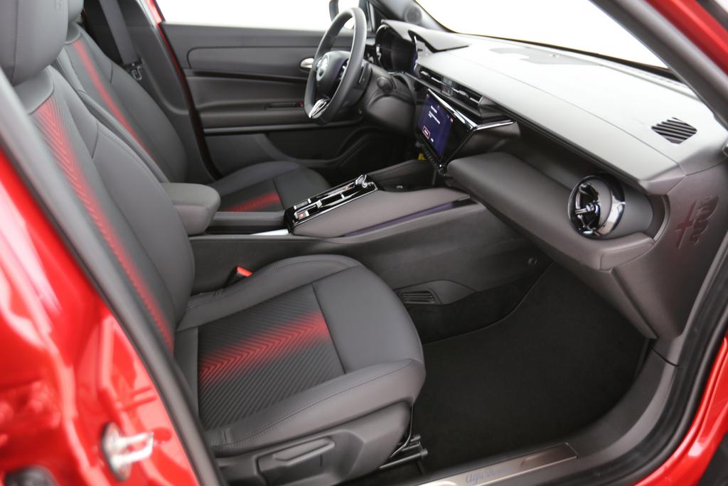Alfa Romeo Junior 1.2 Ibrida Q4_7