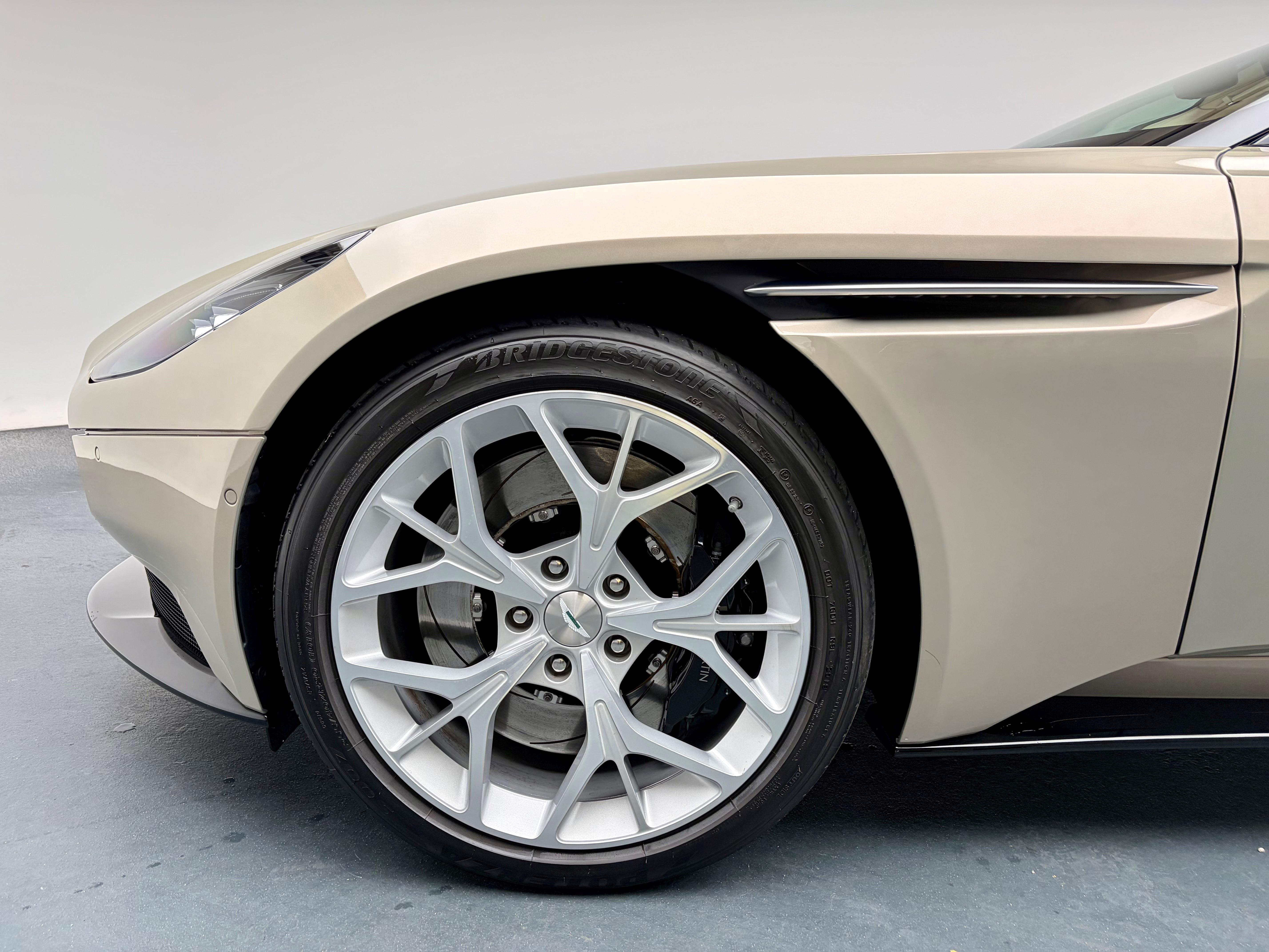 Aston Martin DB11 Volante 4.0 V8 Bi-Turbo_19