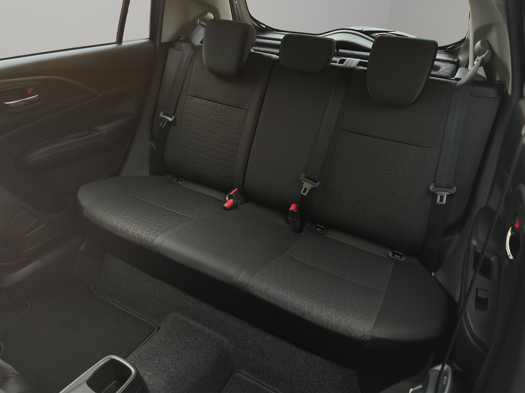 Suzuki Swift 1.2 Sakura Top Hybrid_8