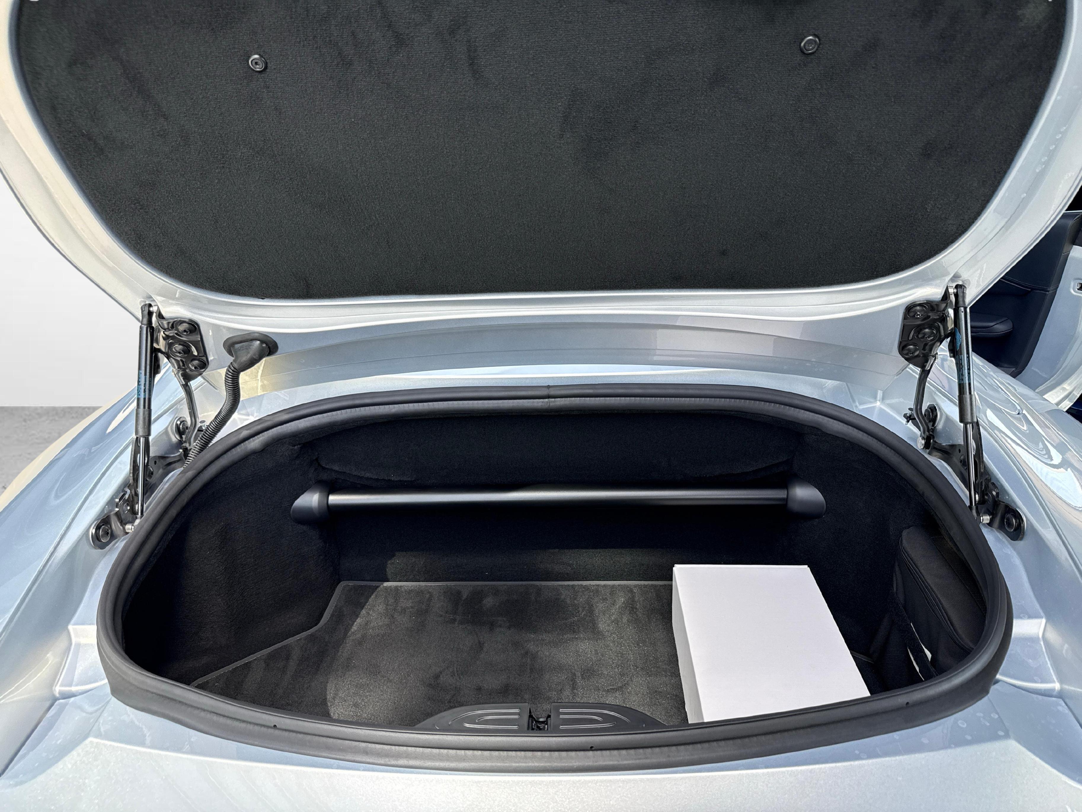 Aston Martin V8 Vantage Roadster 4.0 S V8 Bi-Turbo_12