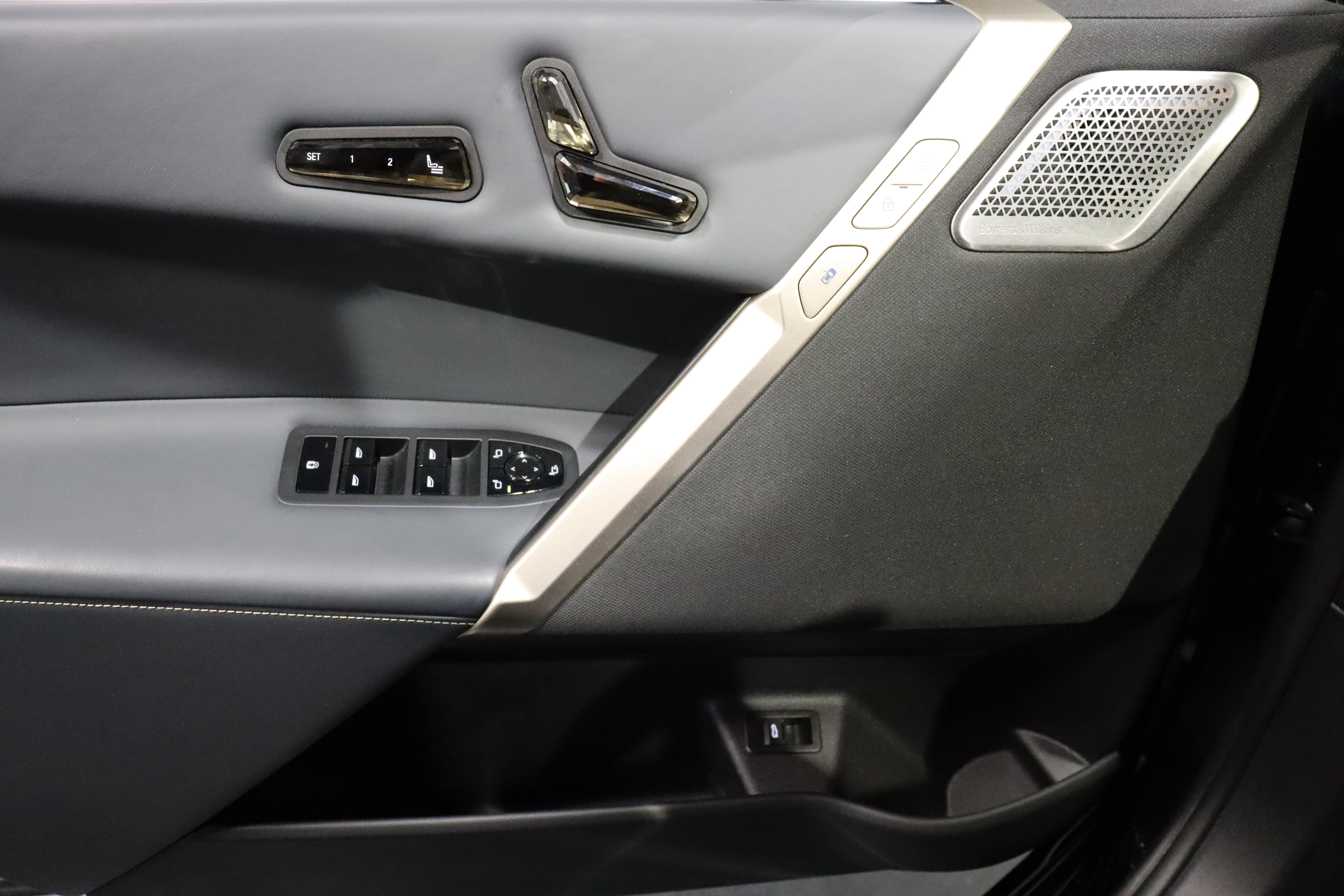 BMW iX M60_21