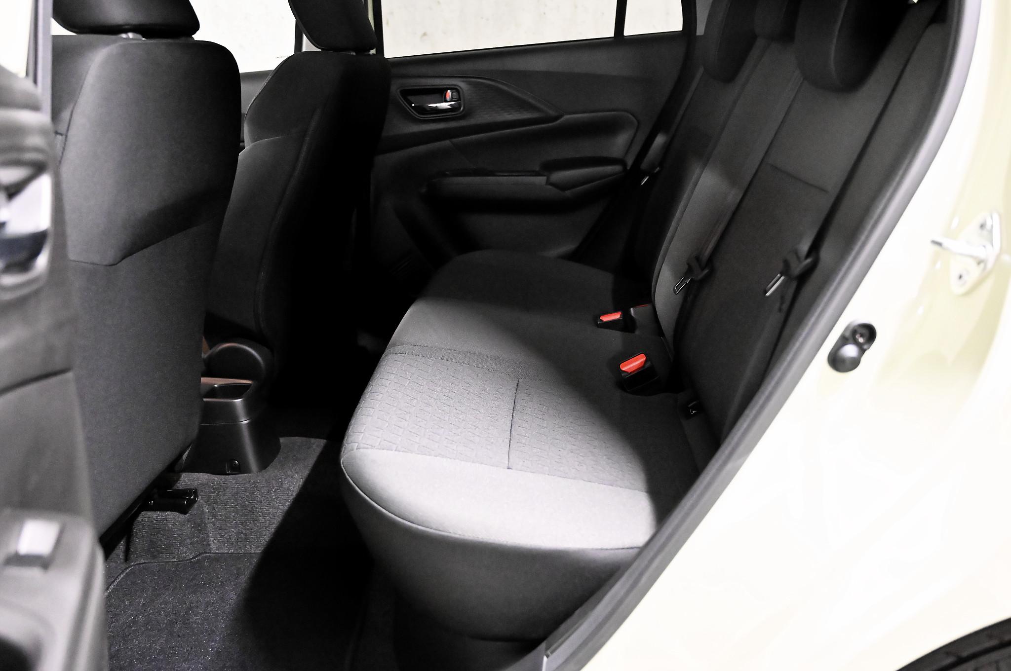 Suzuki Swift 1.2 Sakura Top Hybrid 4x4_8