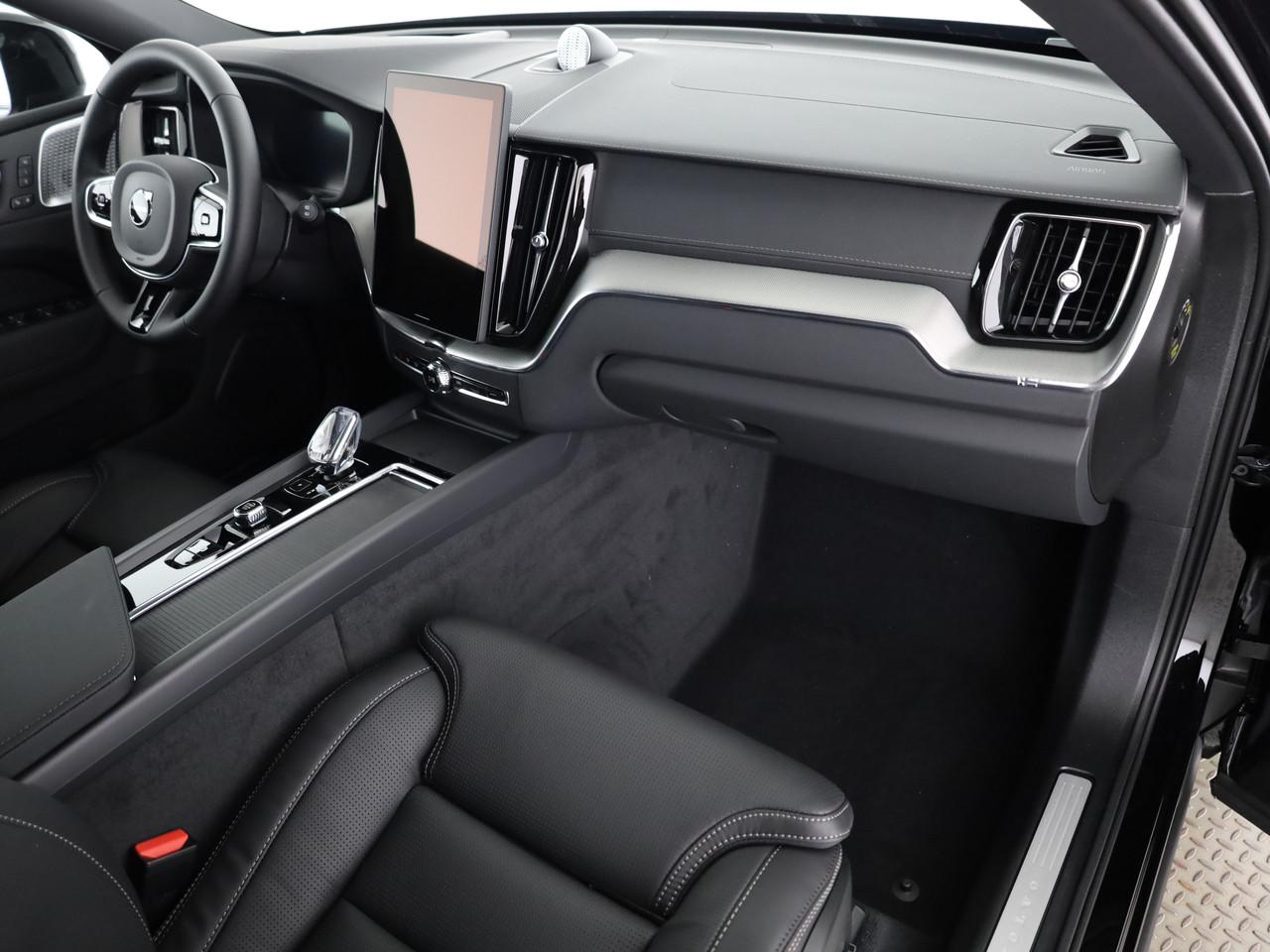 Volvo XC60 2.0 B5 MH Black Edition AWD_9