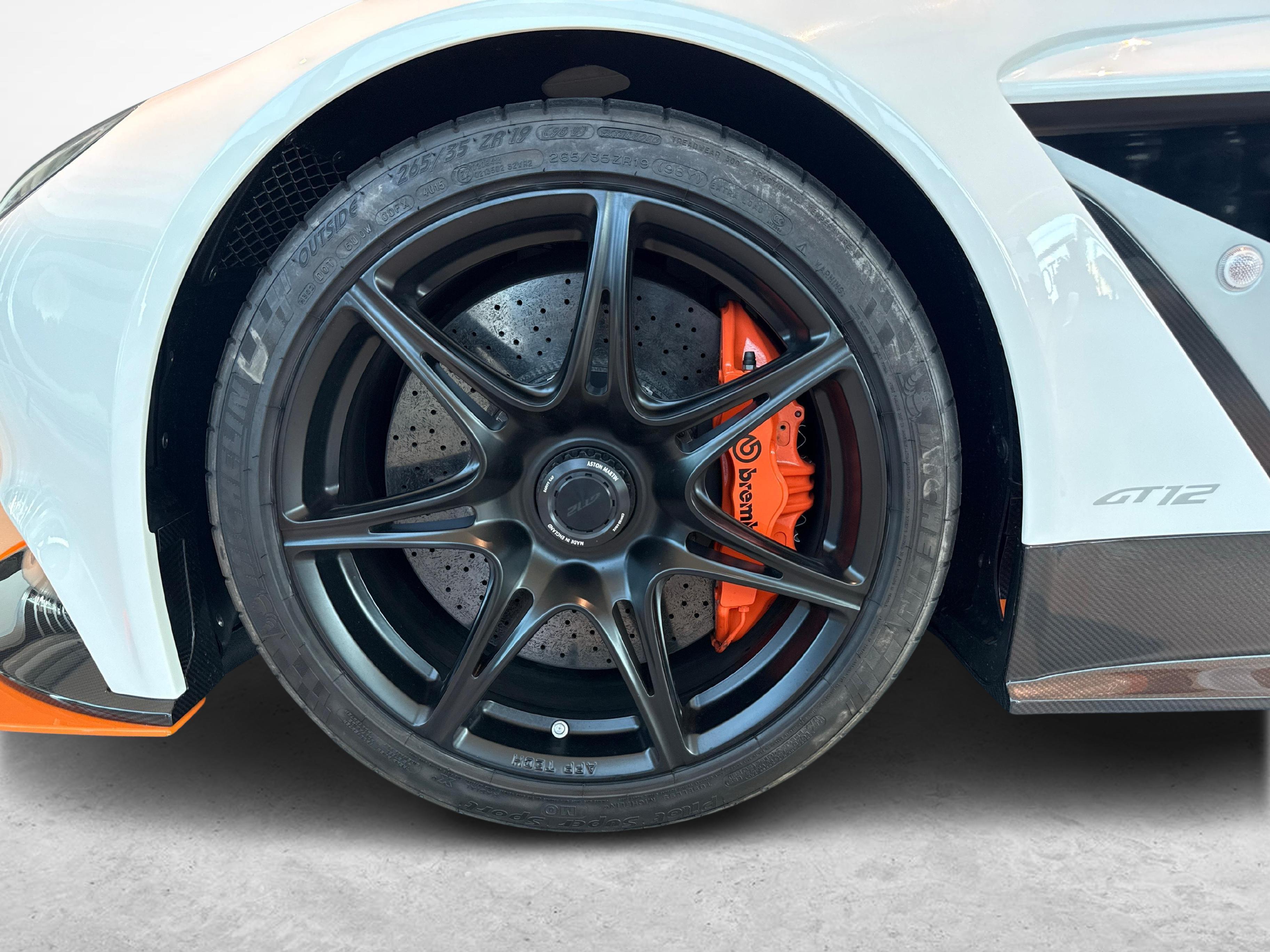 Aston Martin GT12_13
