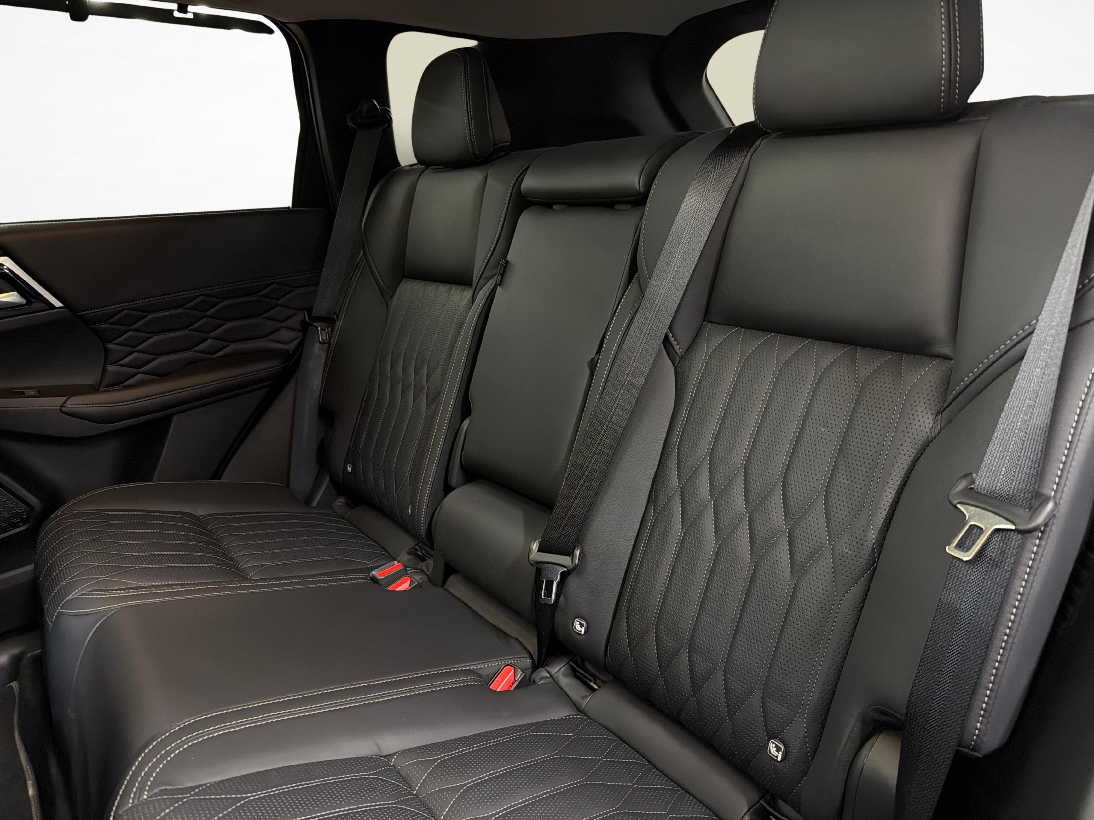 Mitsubishi Outlander 2.4 PHEV Instyle 4x4_11