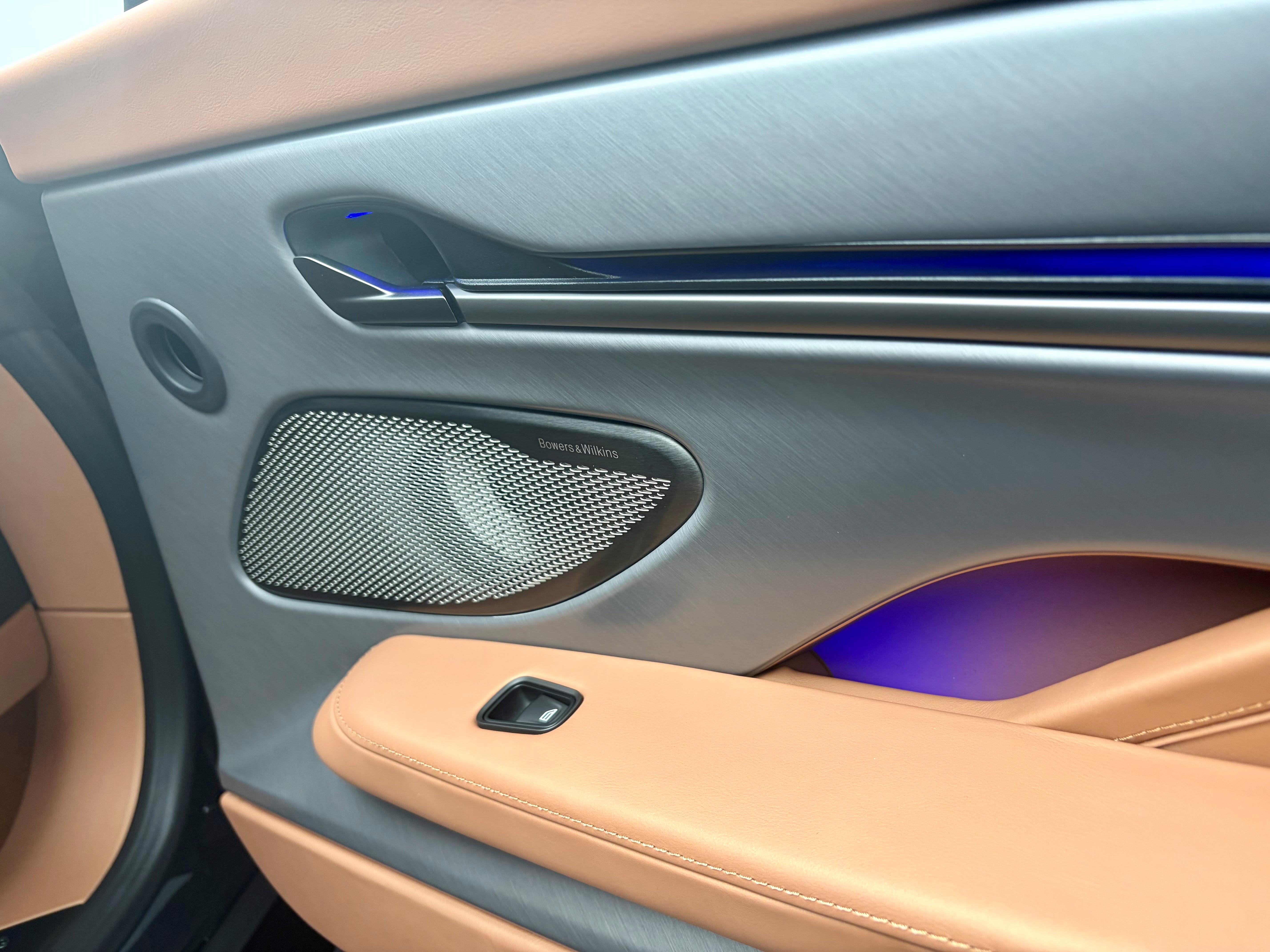 Aston Martin Vanquish 5.2 V12 Bi-Turbo_16
