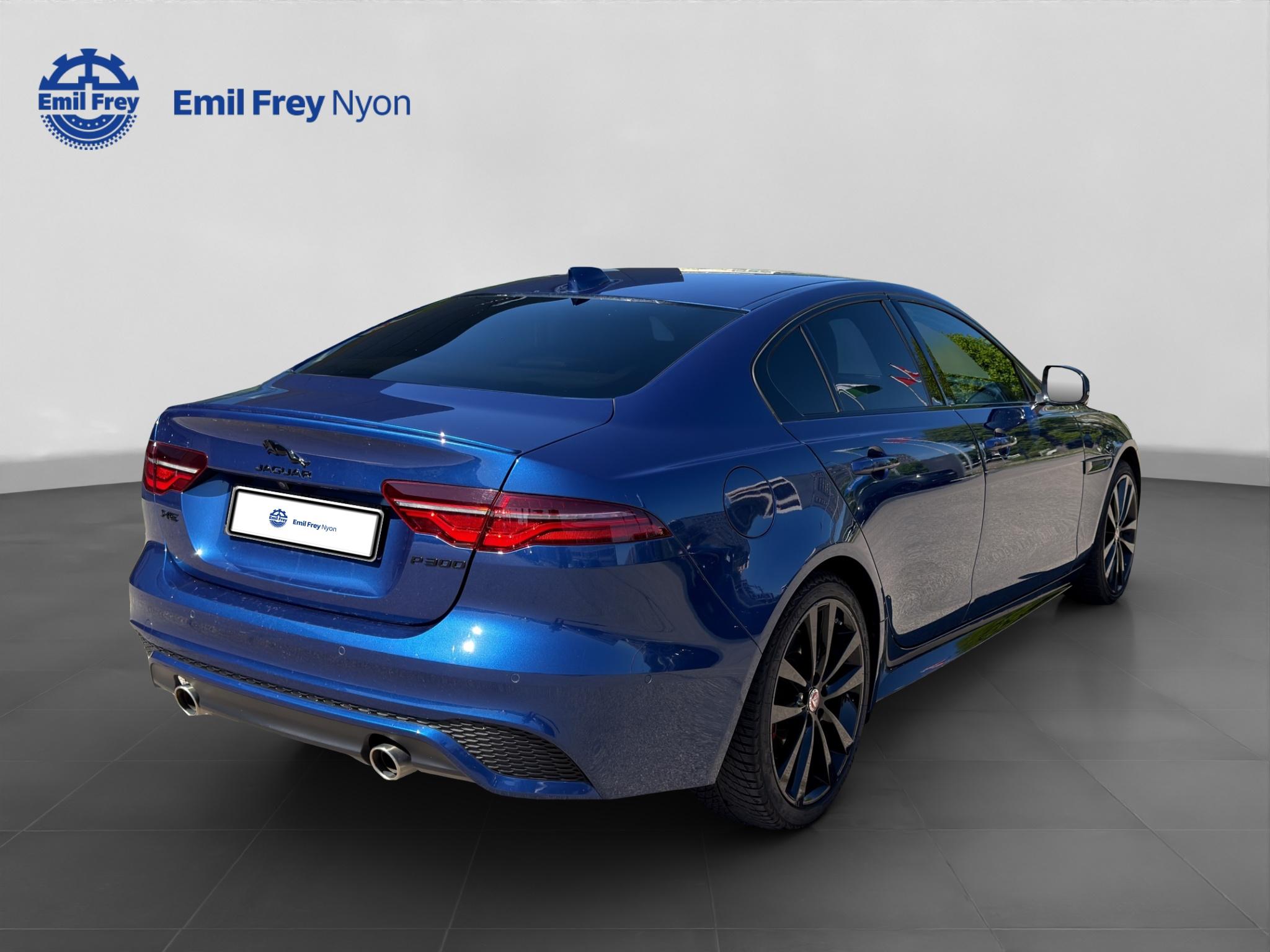 JAGUAR XE 2.0 T 300 R-Dynamic Black AWD_6