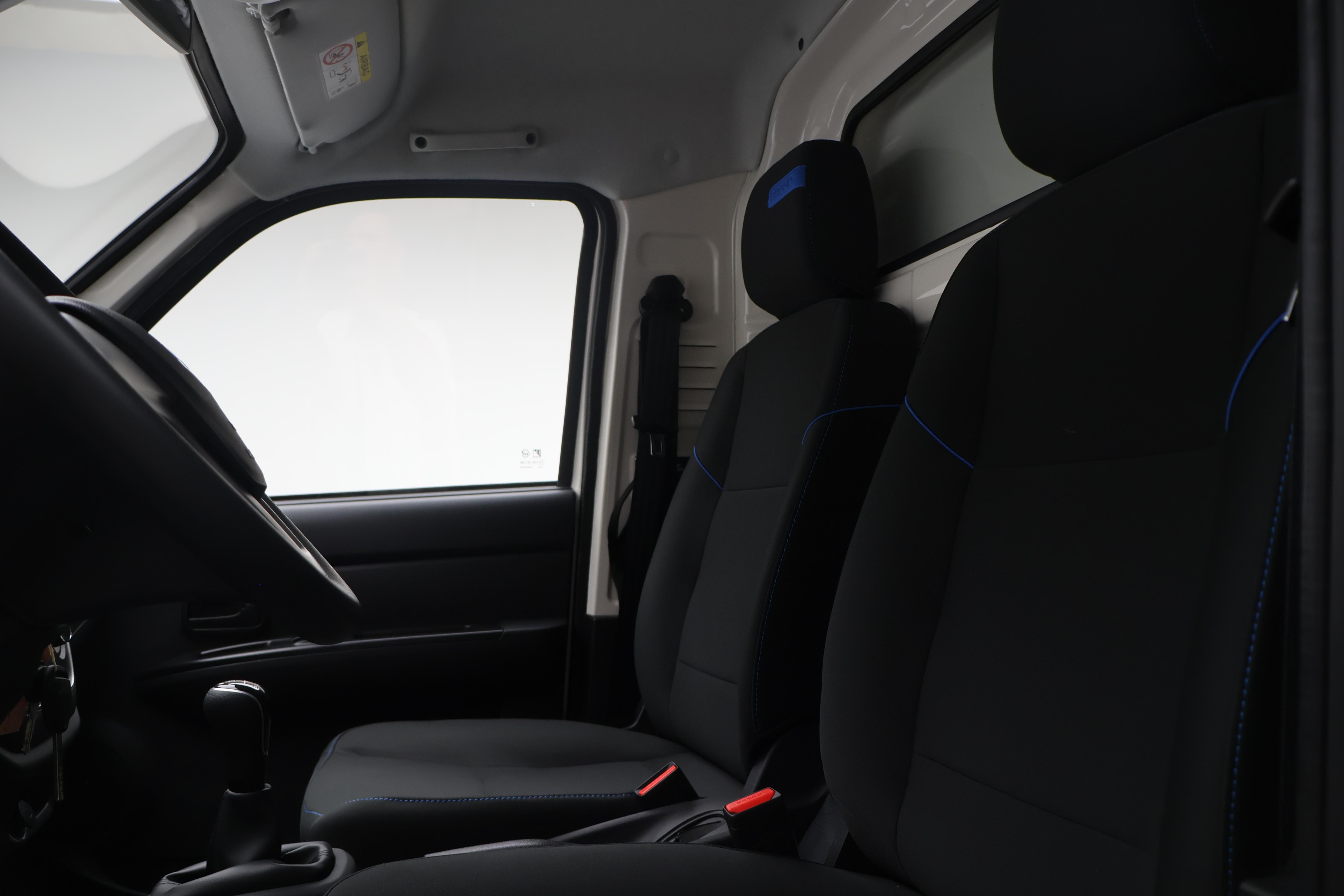 Piaggio Porter Van 1.5 CNG Pro Long Range_12