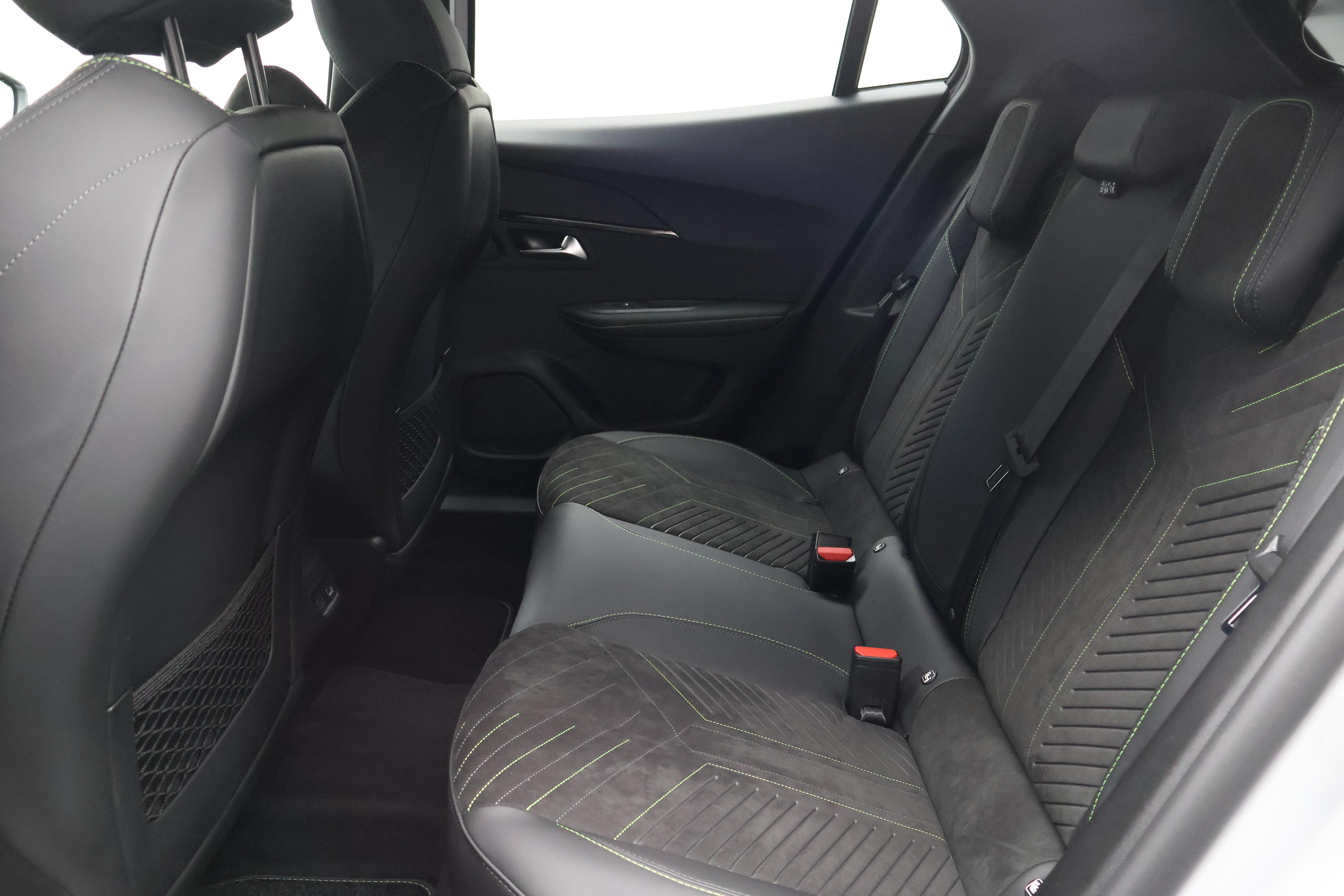 Peugeot 2008 1.2 Hybrid 145 GT_6