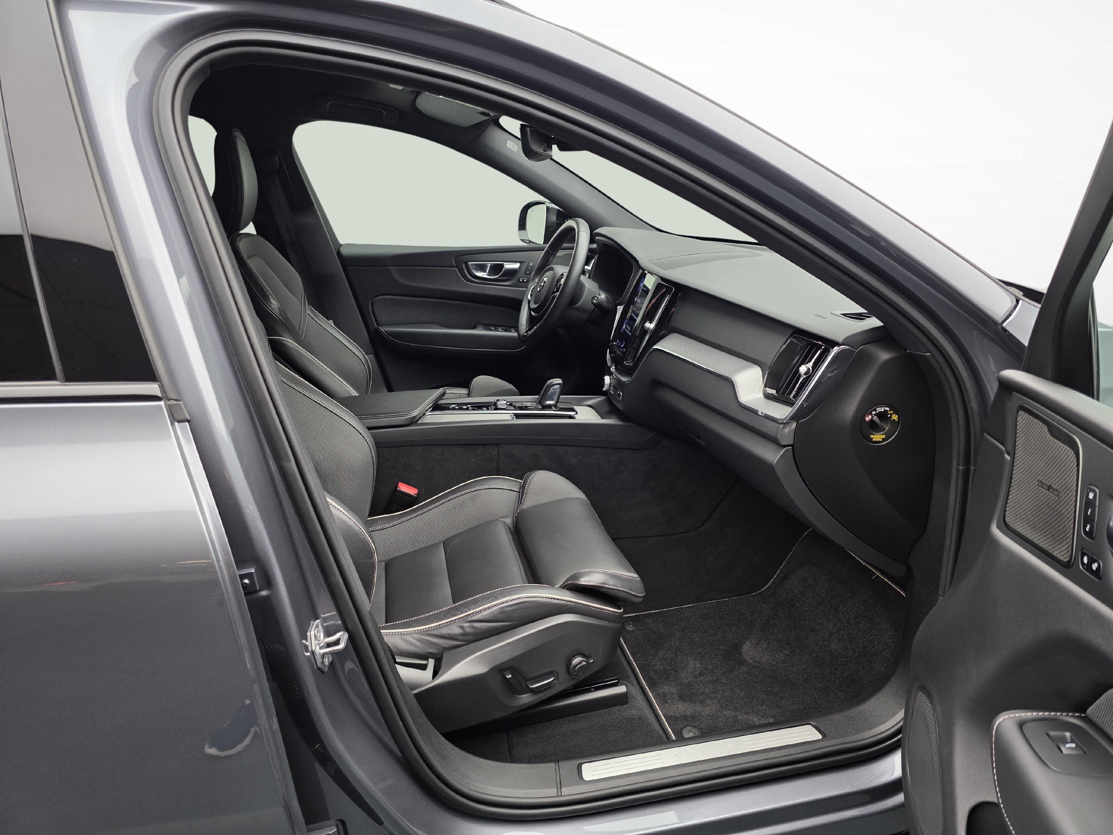 Volvo XC60 2.0 B5 MH R-Design AWD_10