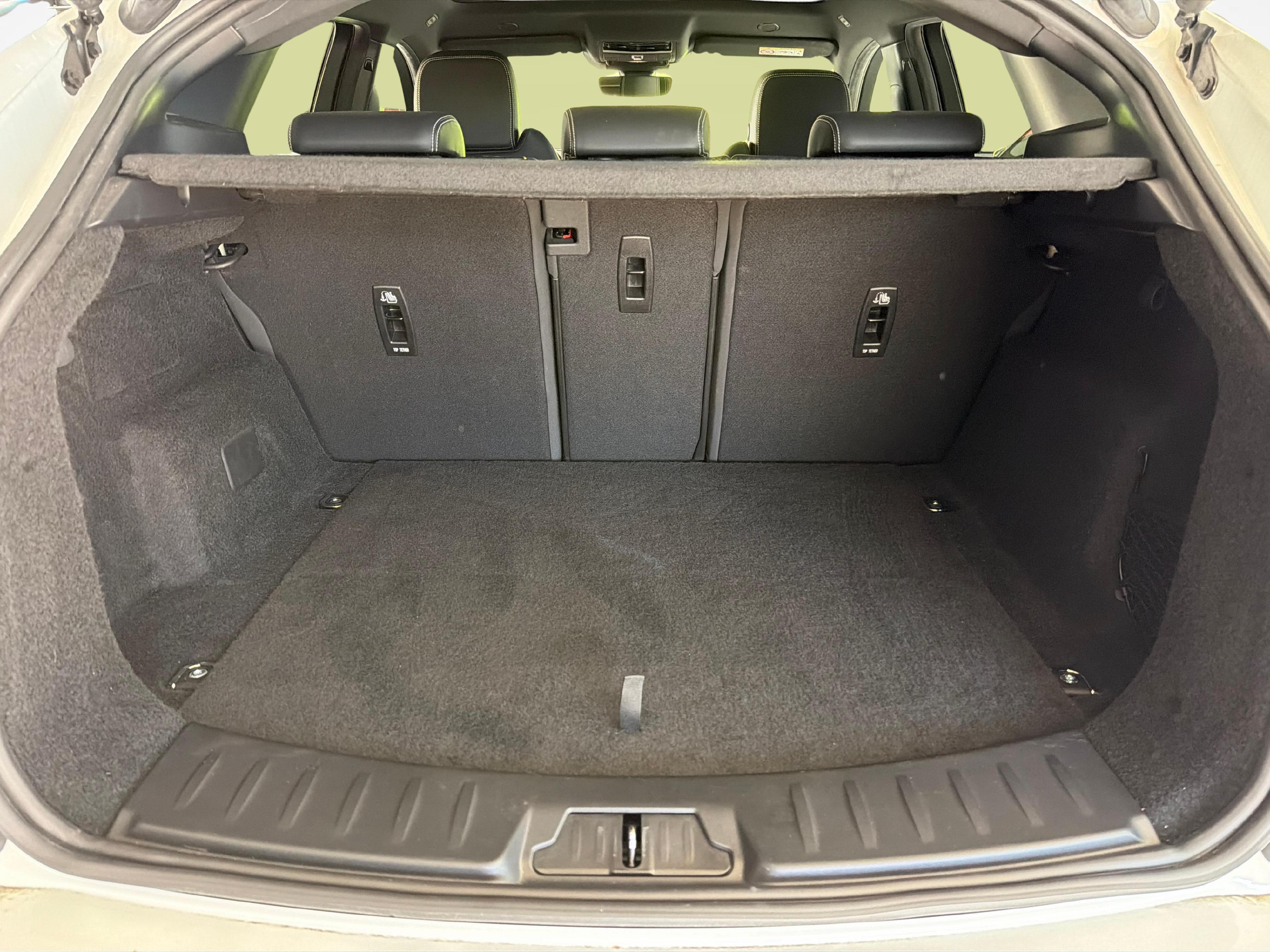 JAGUAR E-Pace 1.5 T 300e R-Dynamic SE AWD Plug In Hybrid_12