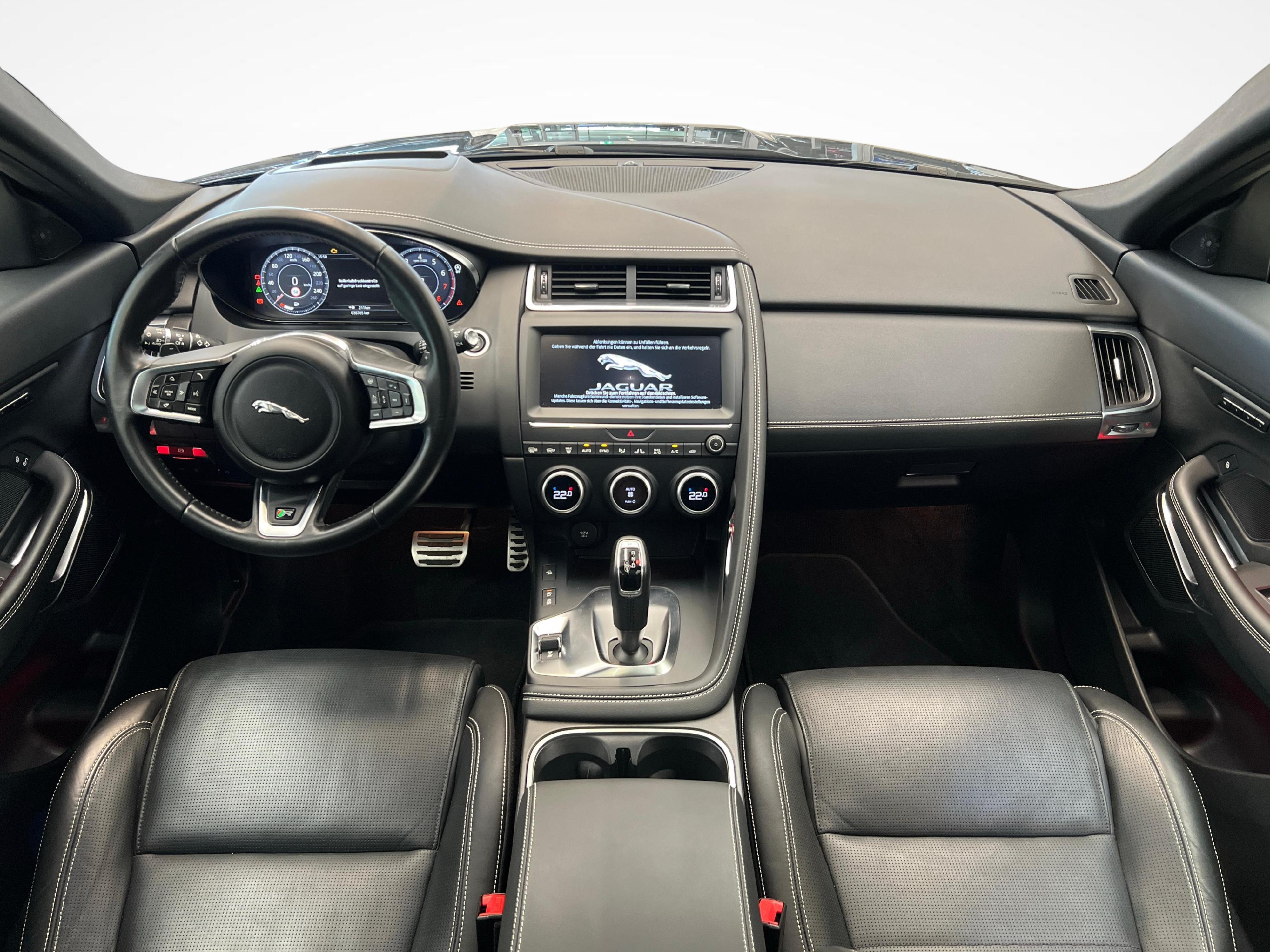 JAGUAR E-Pace 2.0 T 250 R-Dynamic SE AWD_9