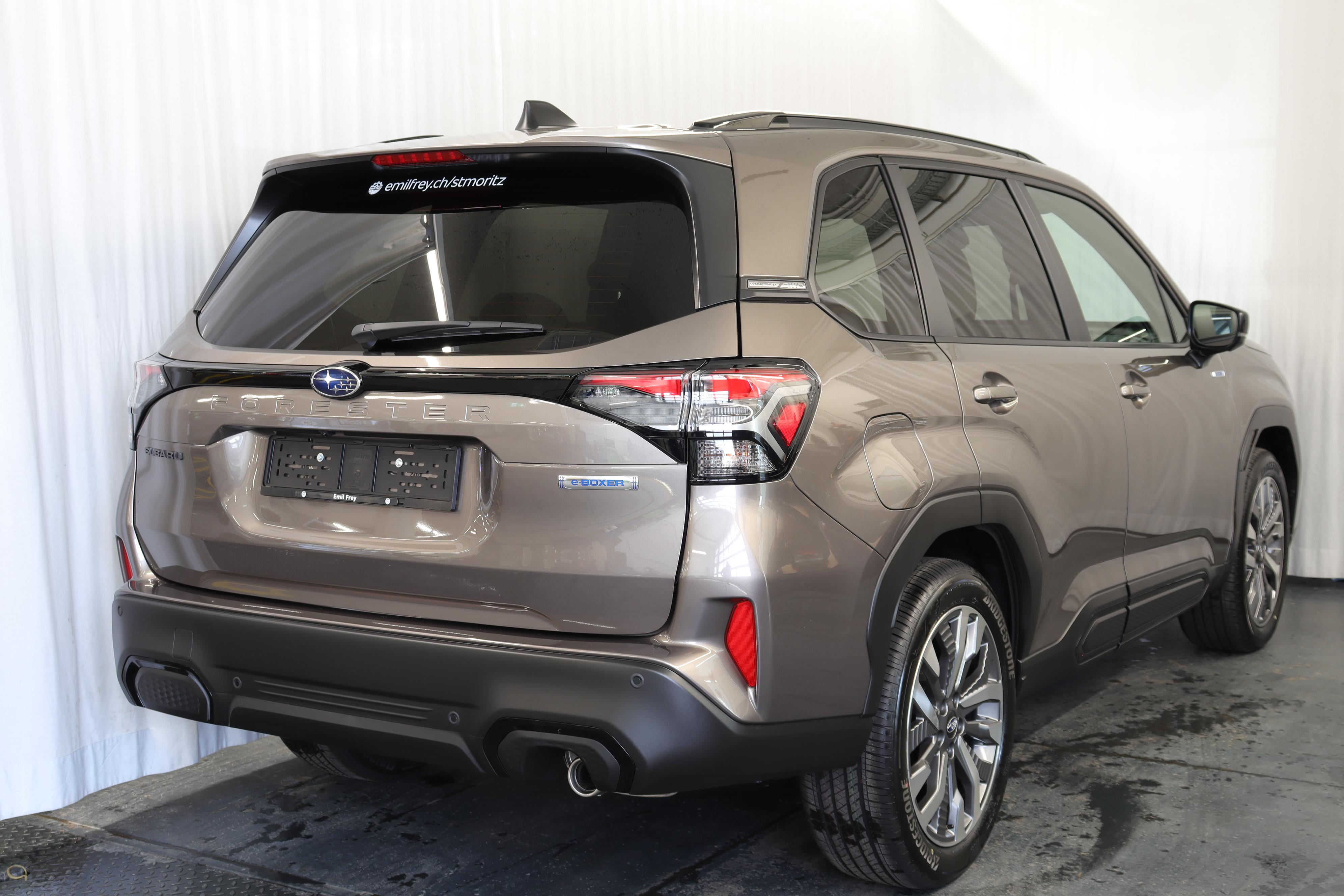 Subaru Forester Station 2.0i e-Boxer Luxury_12