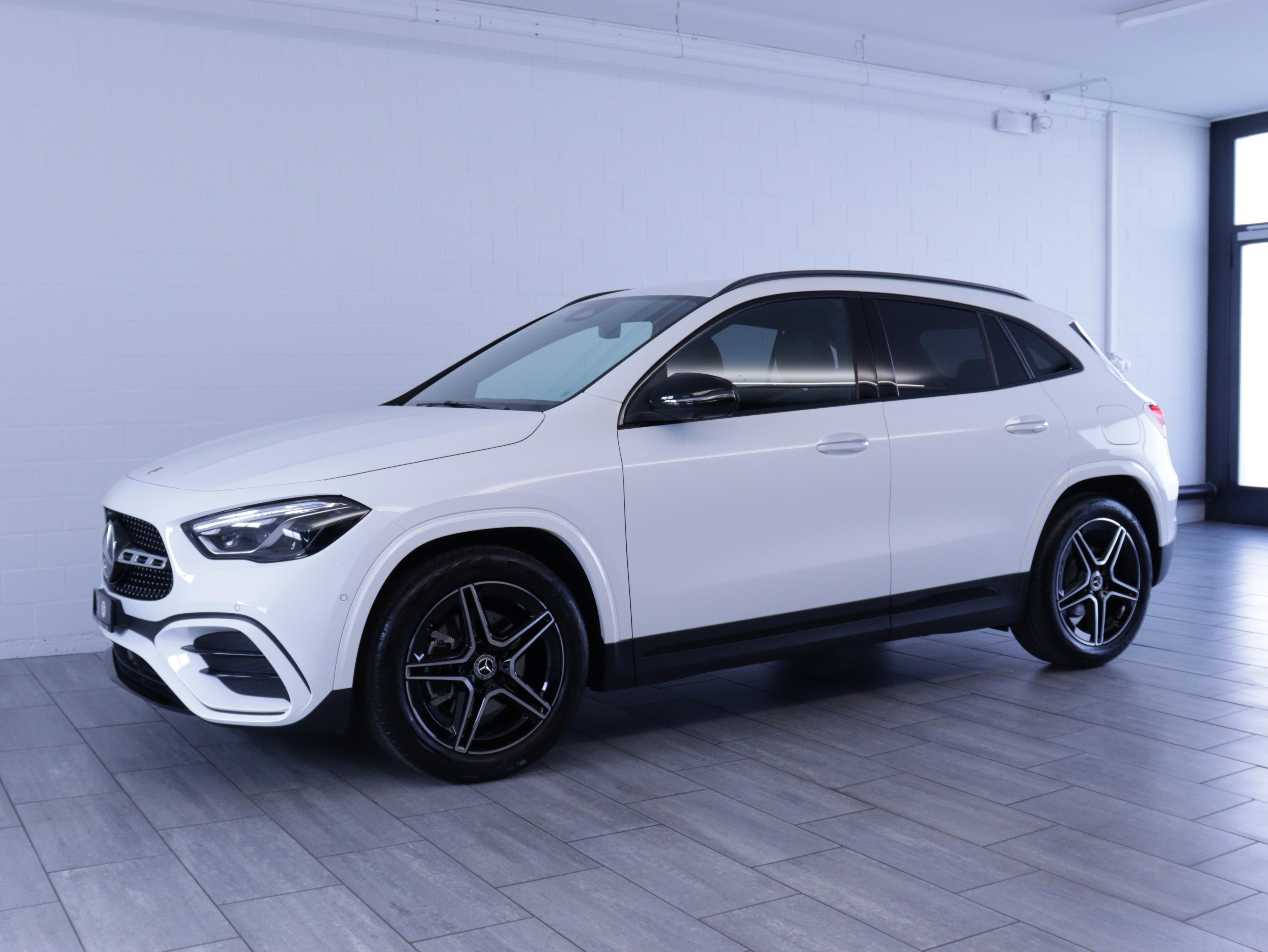 MERCEDES-BENZ GLA 200 Night Star AMG Line_2