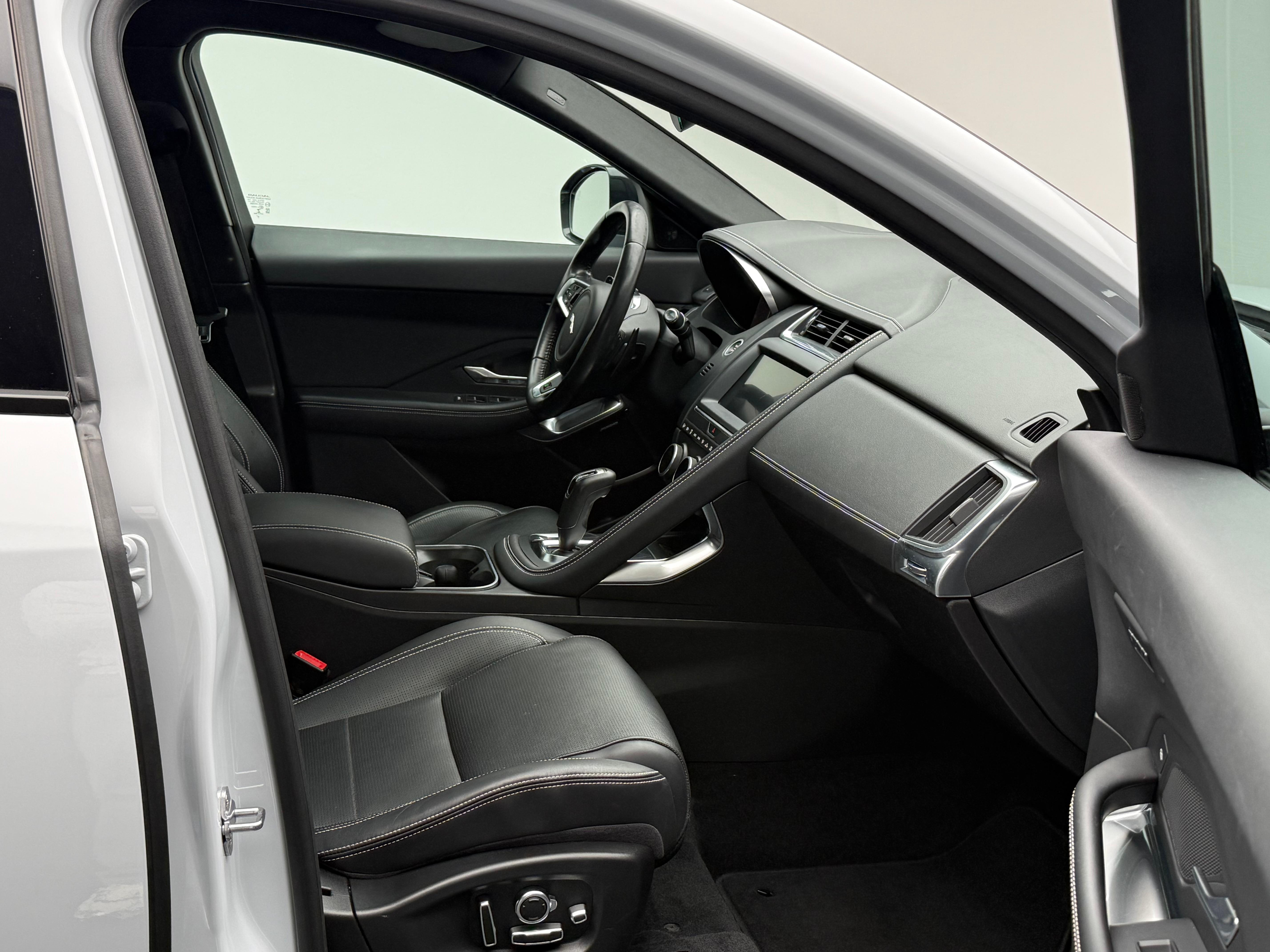 JAGUAR E-Pace 2.0 T 250 R-Dynamic SE AWD_13