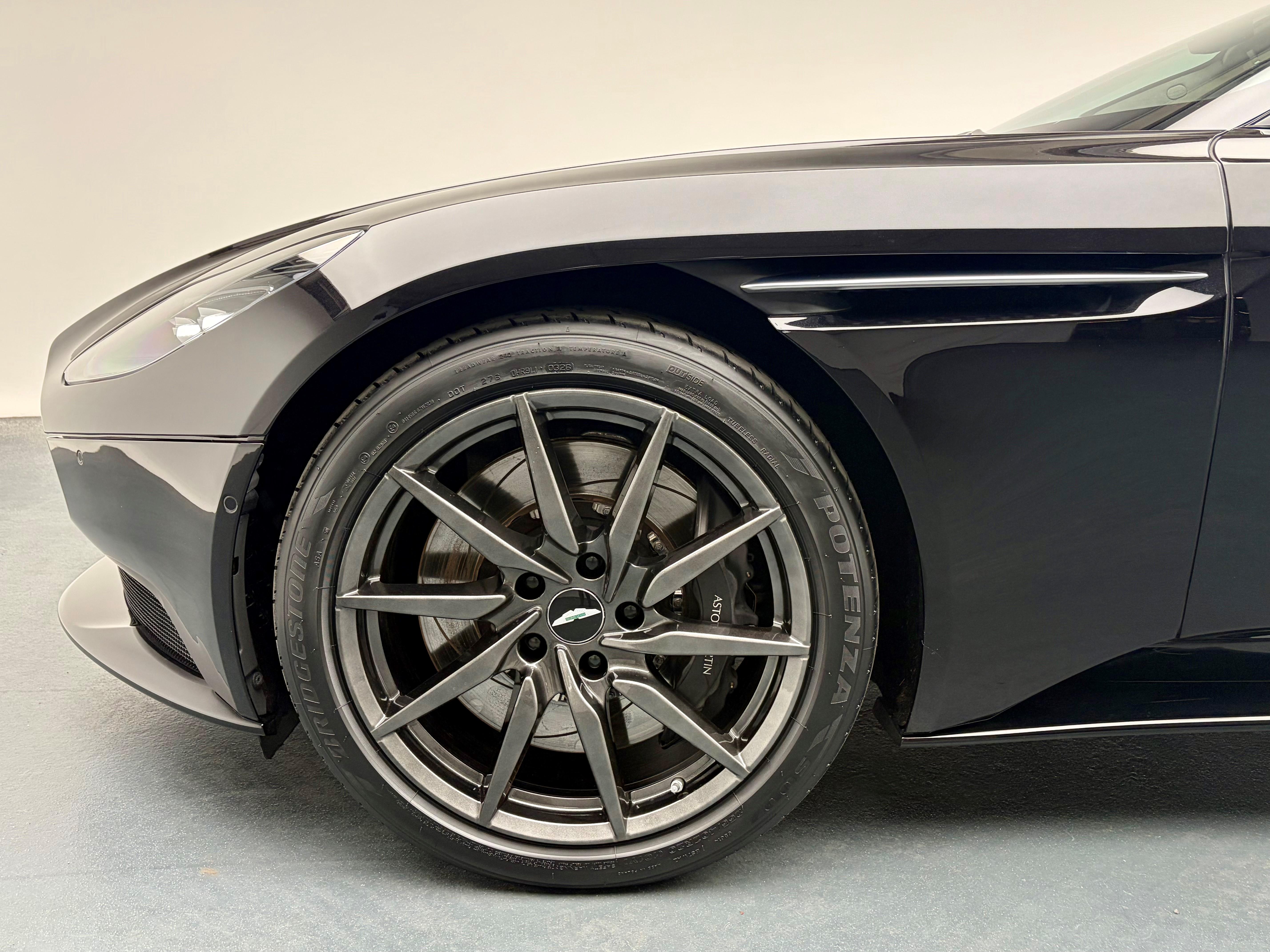 Aston Martin DB11 Coupé 4.0 V8 Bi-Turbo_16