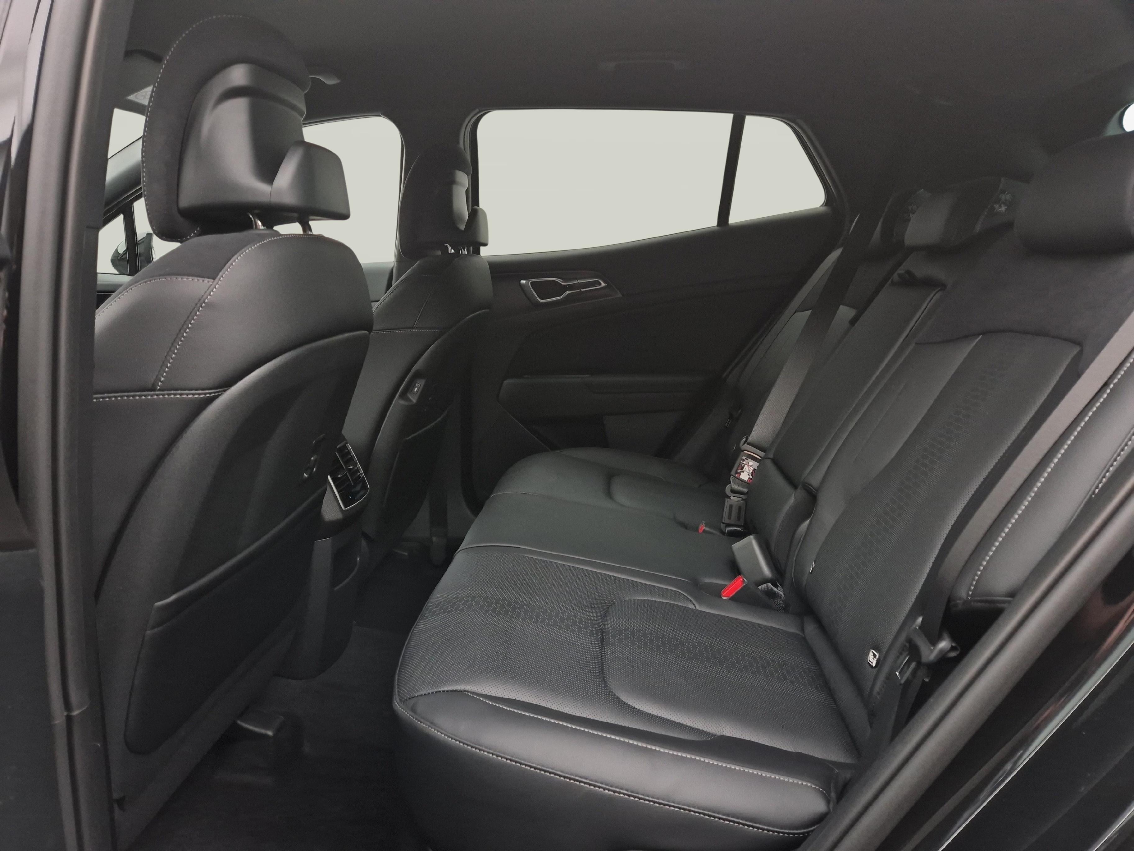 KIA Sportage 1.6 T-GDi Hybrid Black Edition_11