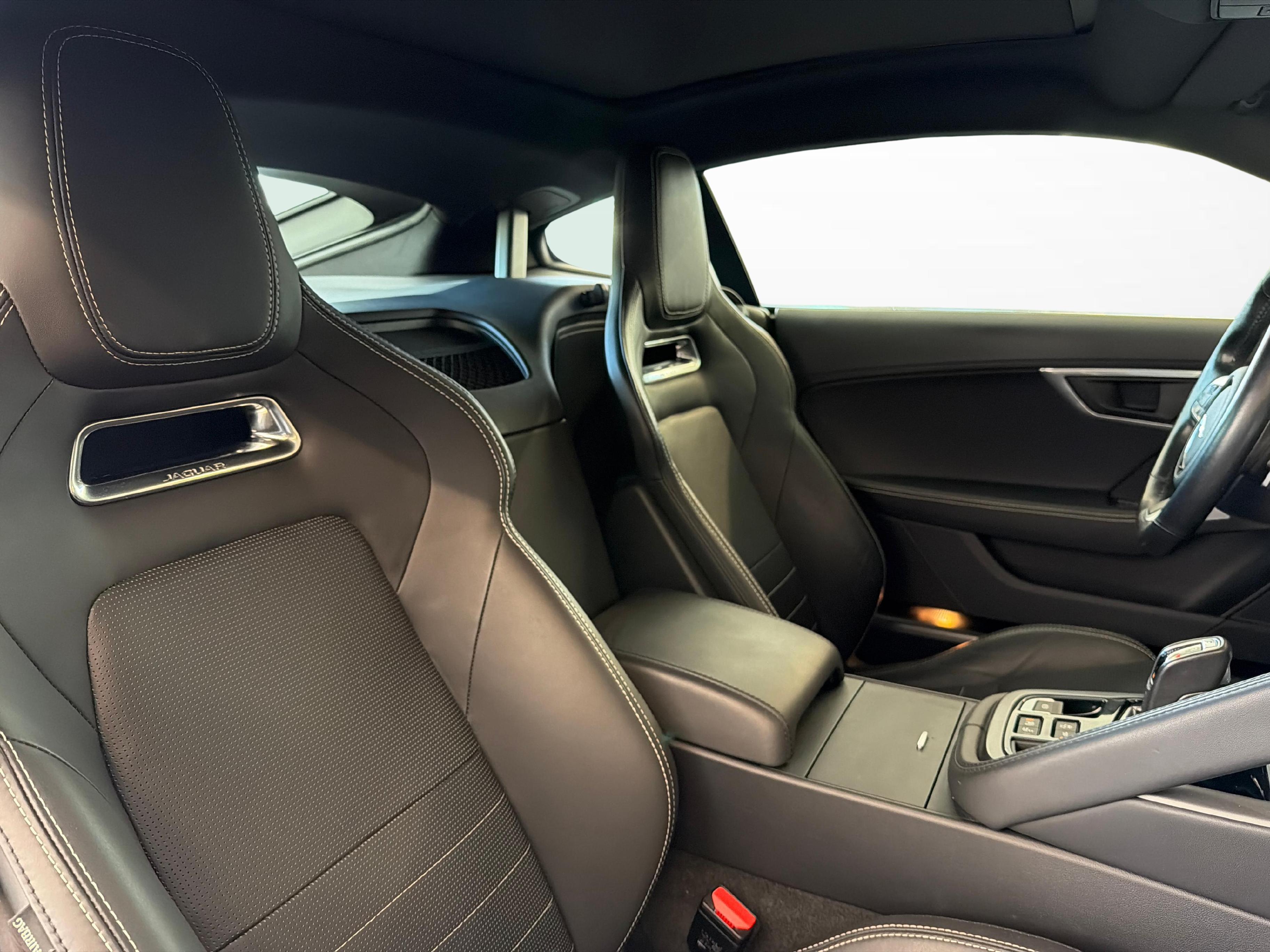 JAGUAR F-Type Coupé 3.0 V6 R-Dynamic AWD 380PS Black Beauty_11